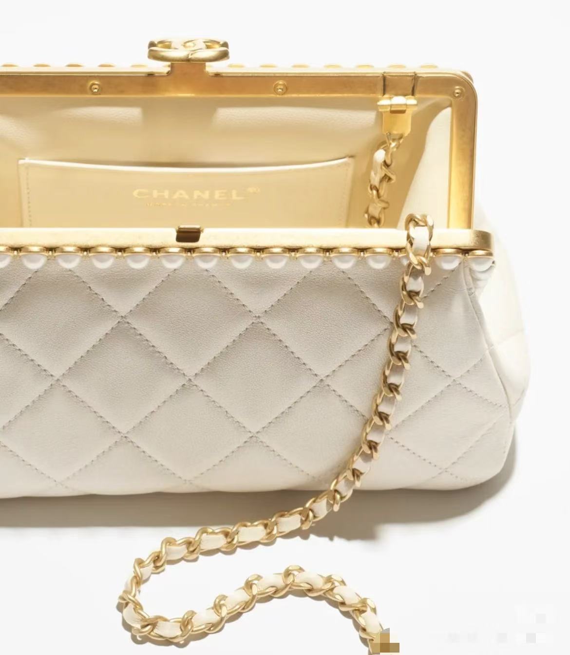 Chanel Clutch Bag M-l