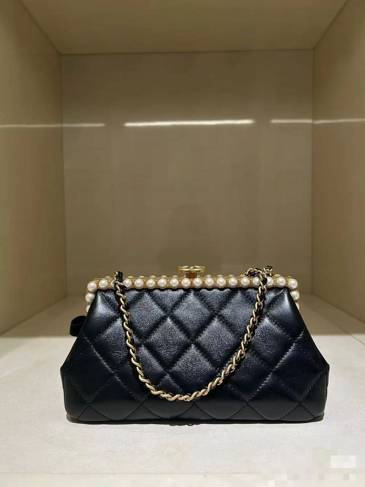 Chanel Clutch Bag Black M-l