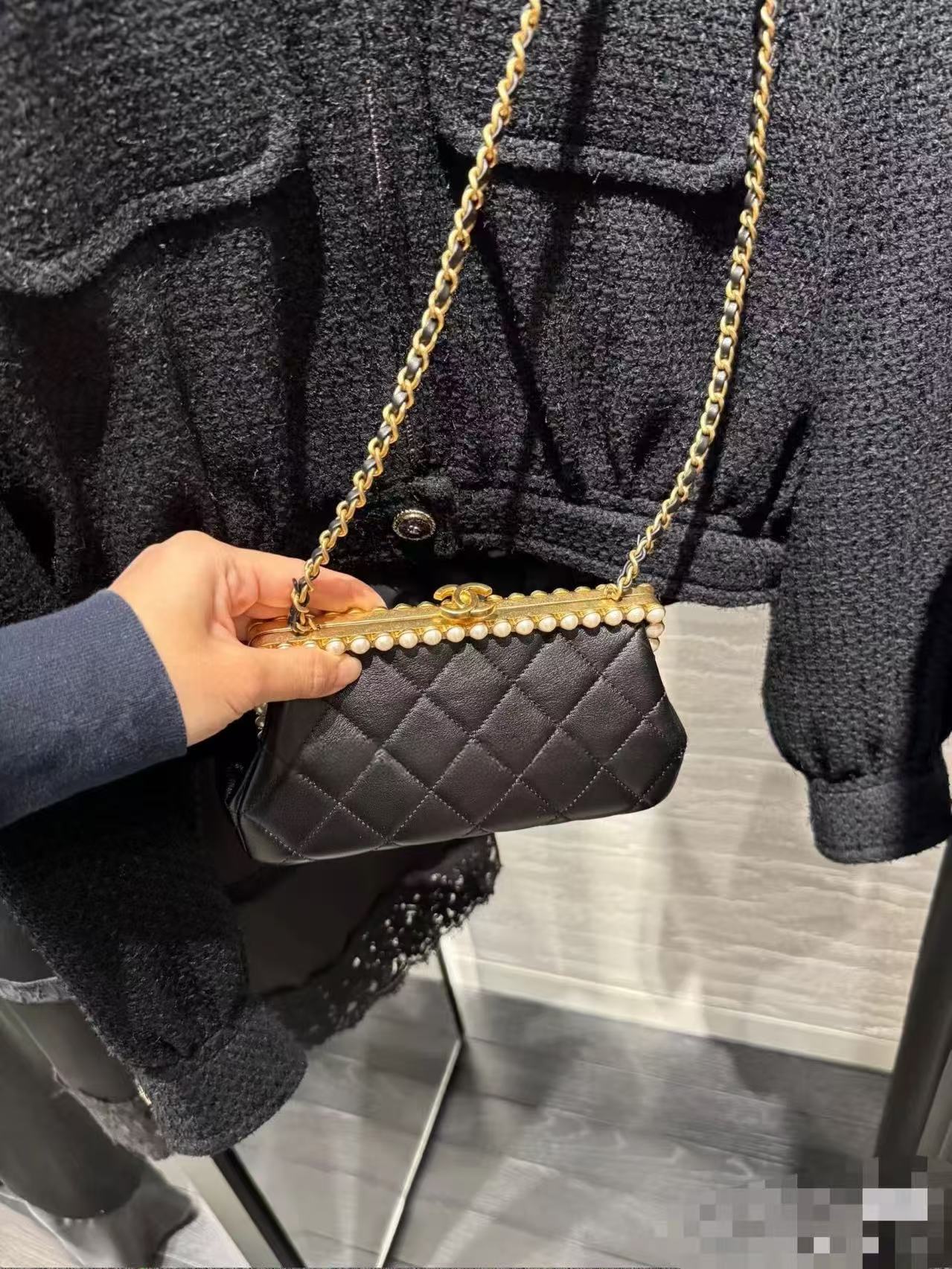 Chanel Clutch Bag Black M-l