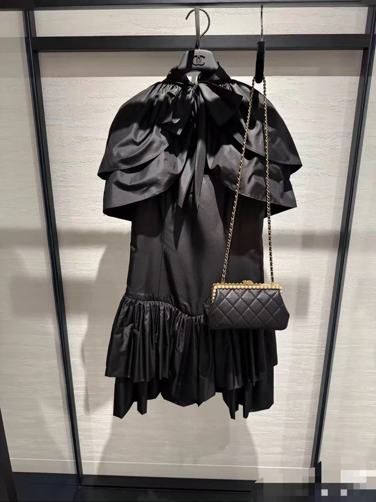 Chanel Clutch Bag Black M-l