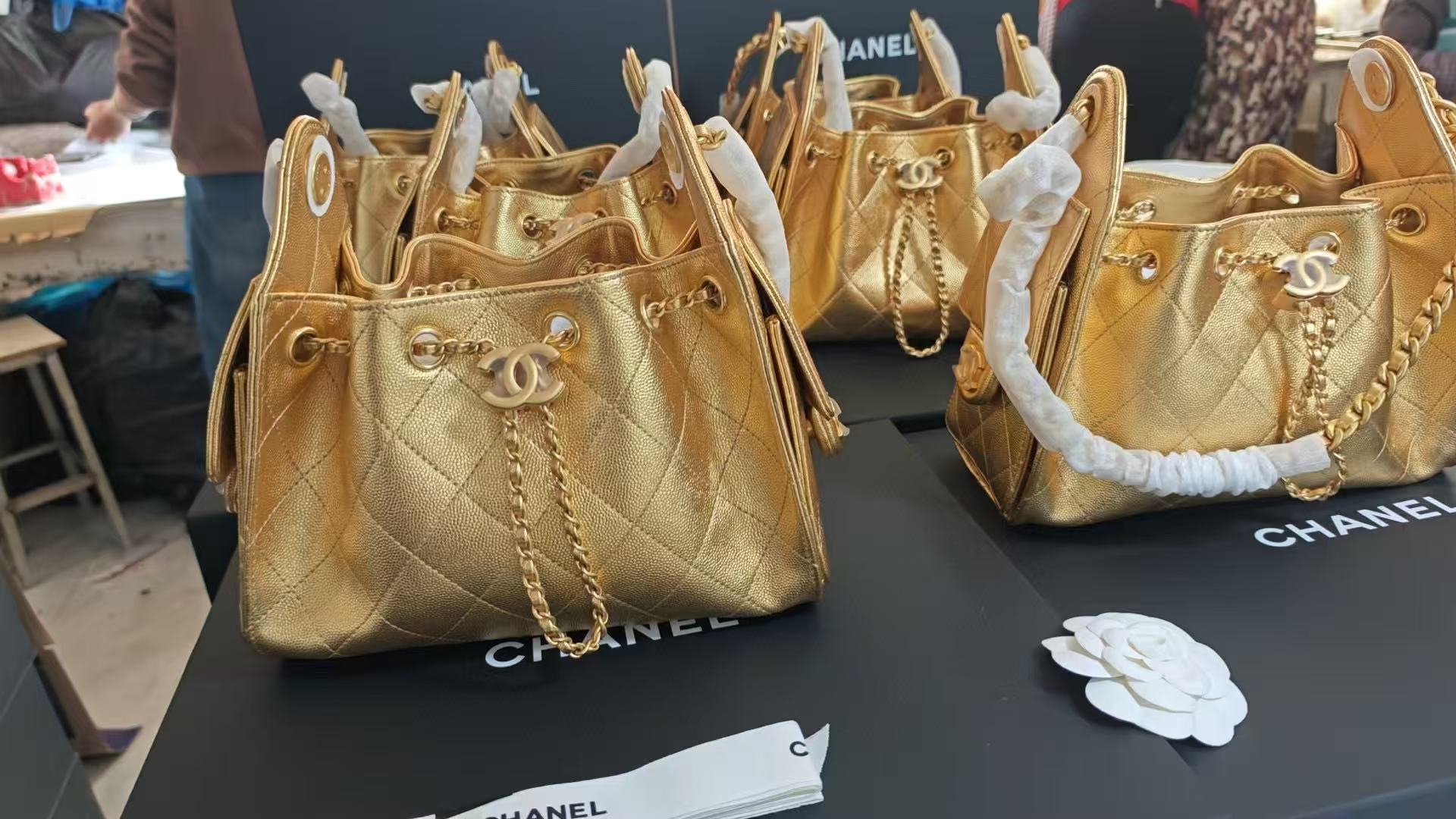 Chanel Bucket Bag Gold 14cm-m-l