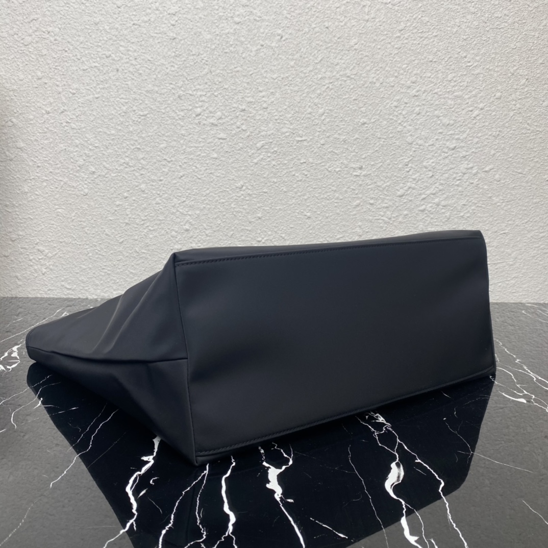 Prada Tote Bag Nylon M-s