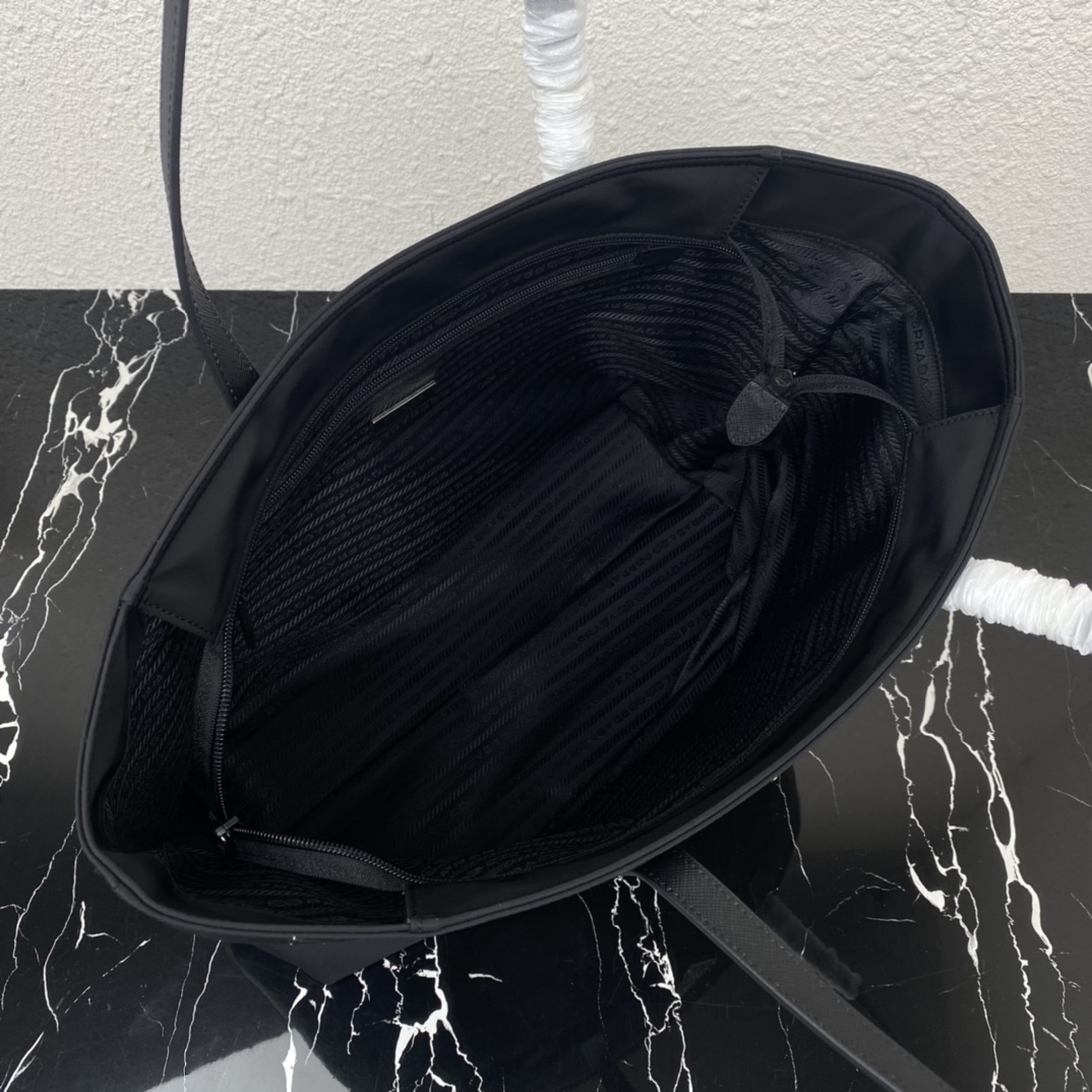 Prada Tote Bag Nylon M-s