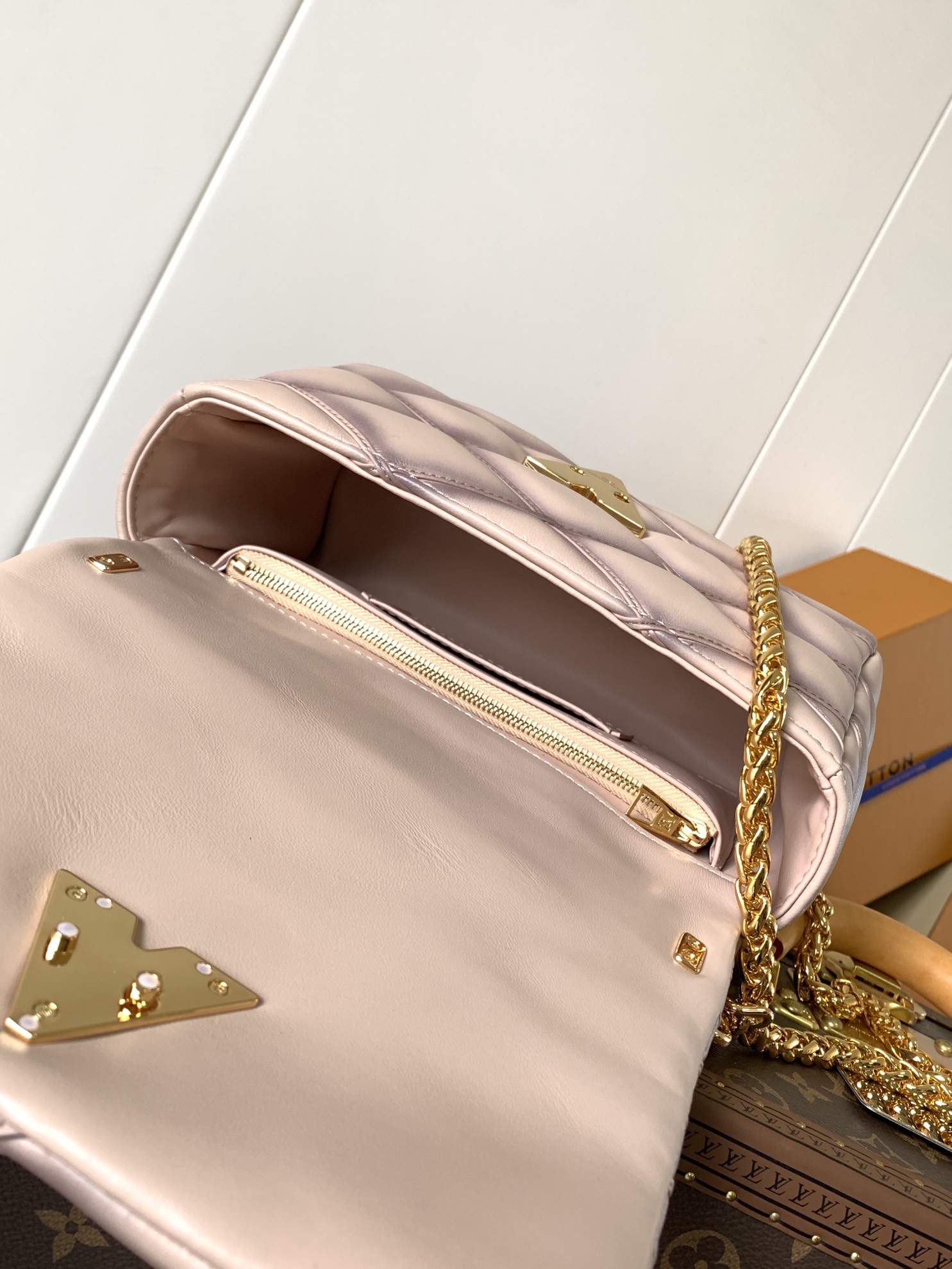 Louis Vuitton Basic Bag Sheepskin Black M-10cm-s