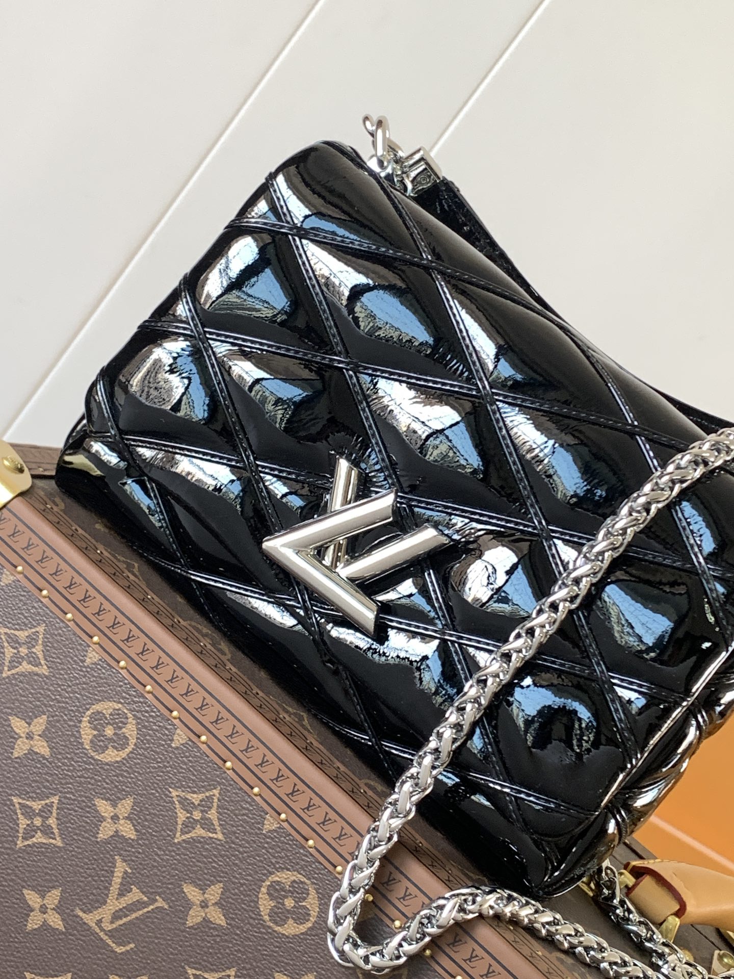 Louis Vuitton Basic Bag Sheepskin Black M-10cm-s