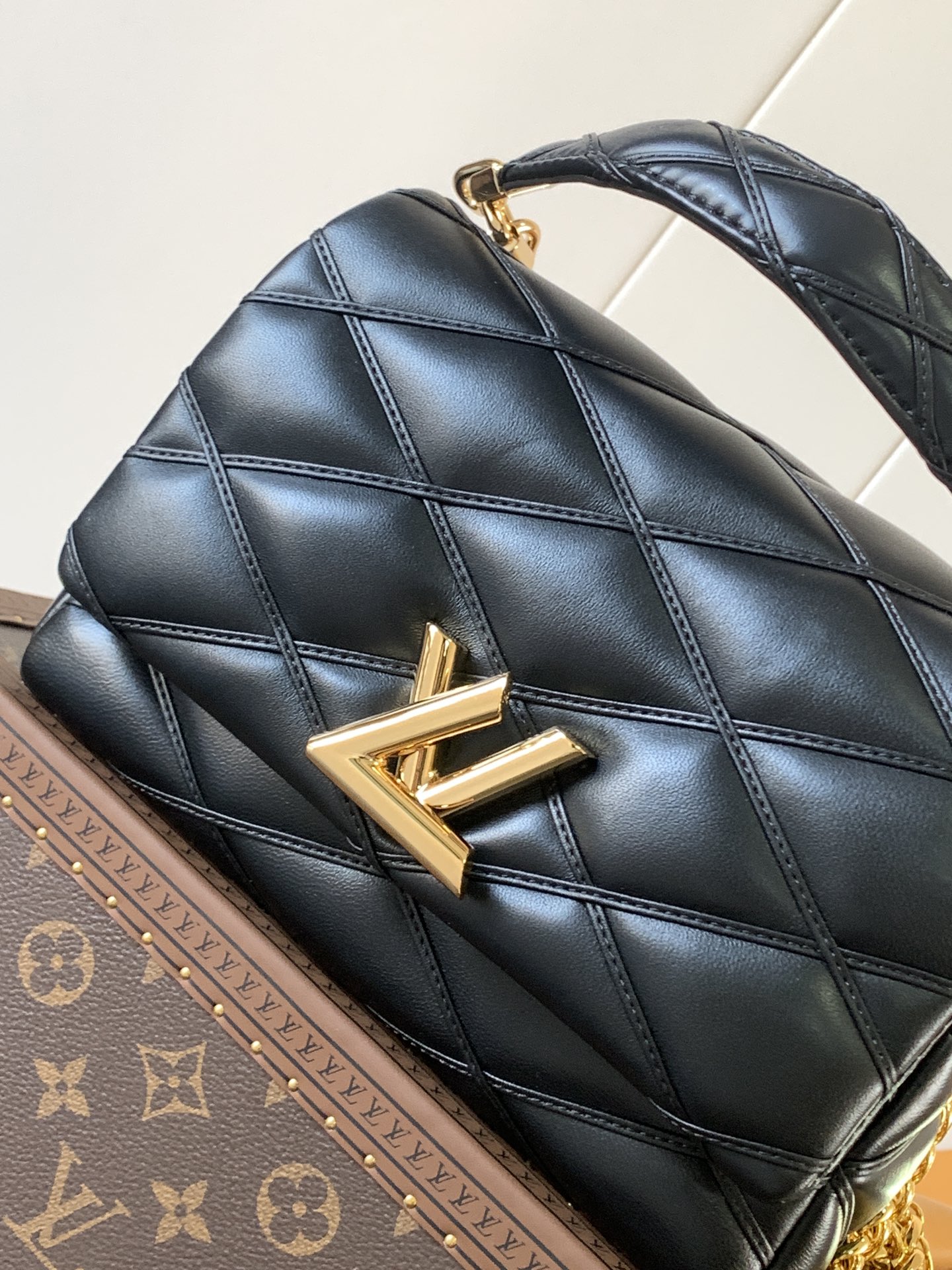 Louis Vuitton Basic Bag Sheepskin Black M-10cm-s