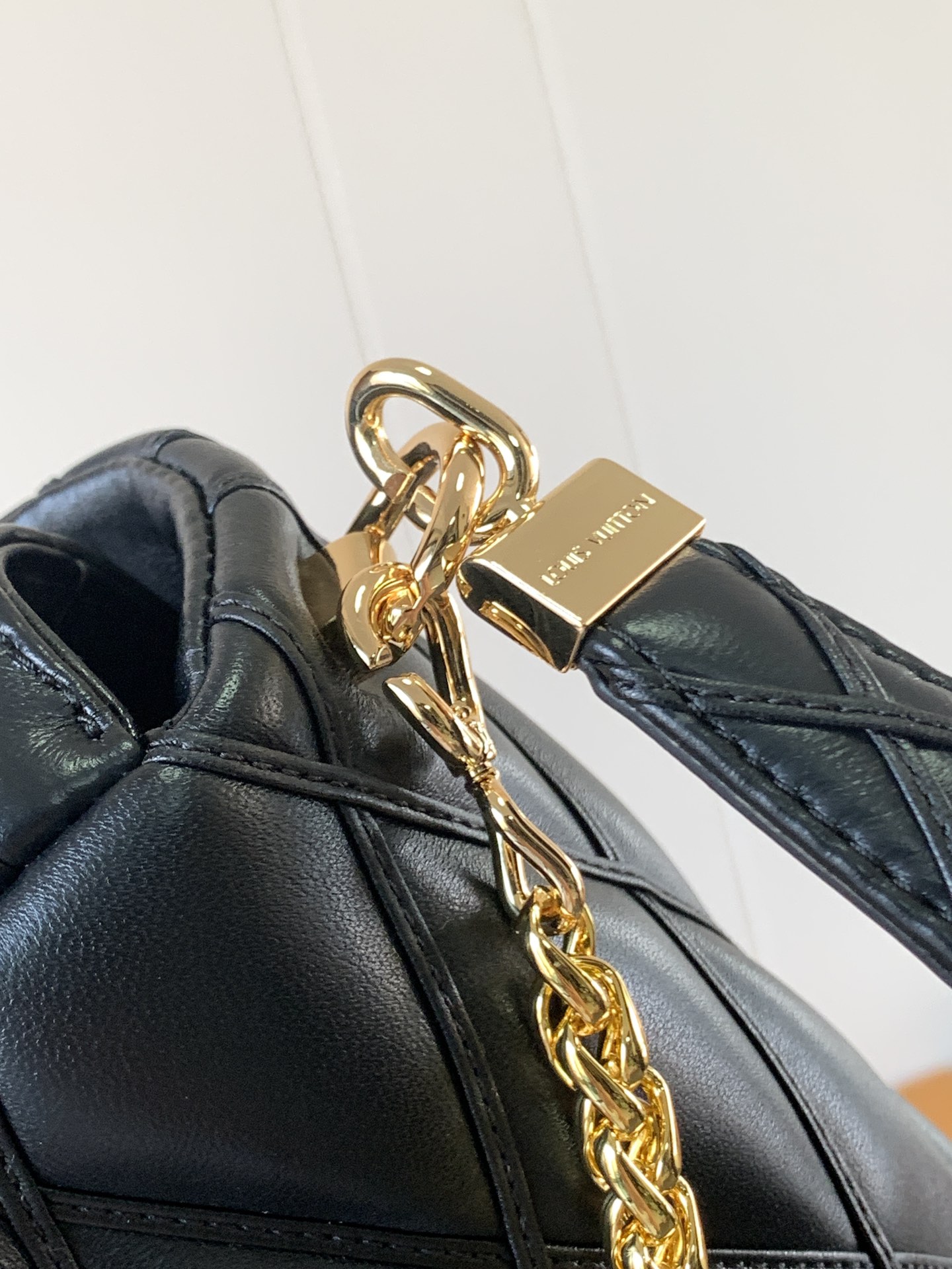 Louis Vuitton Basic Bag Sheepskin Black M-10cm-s