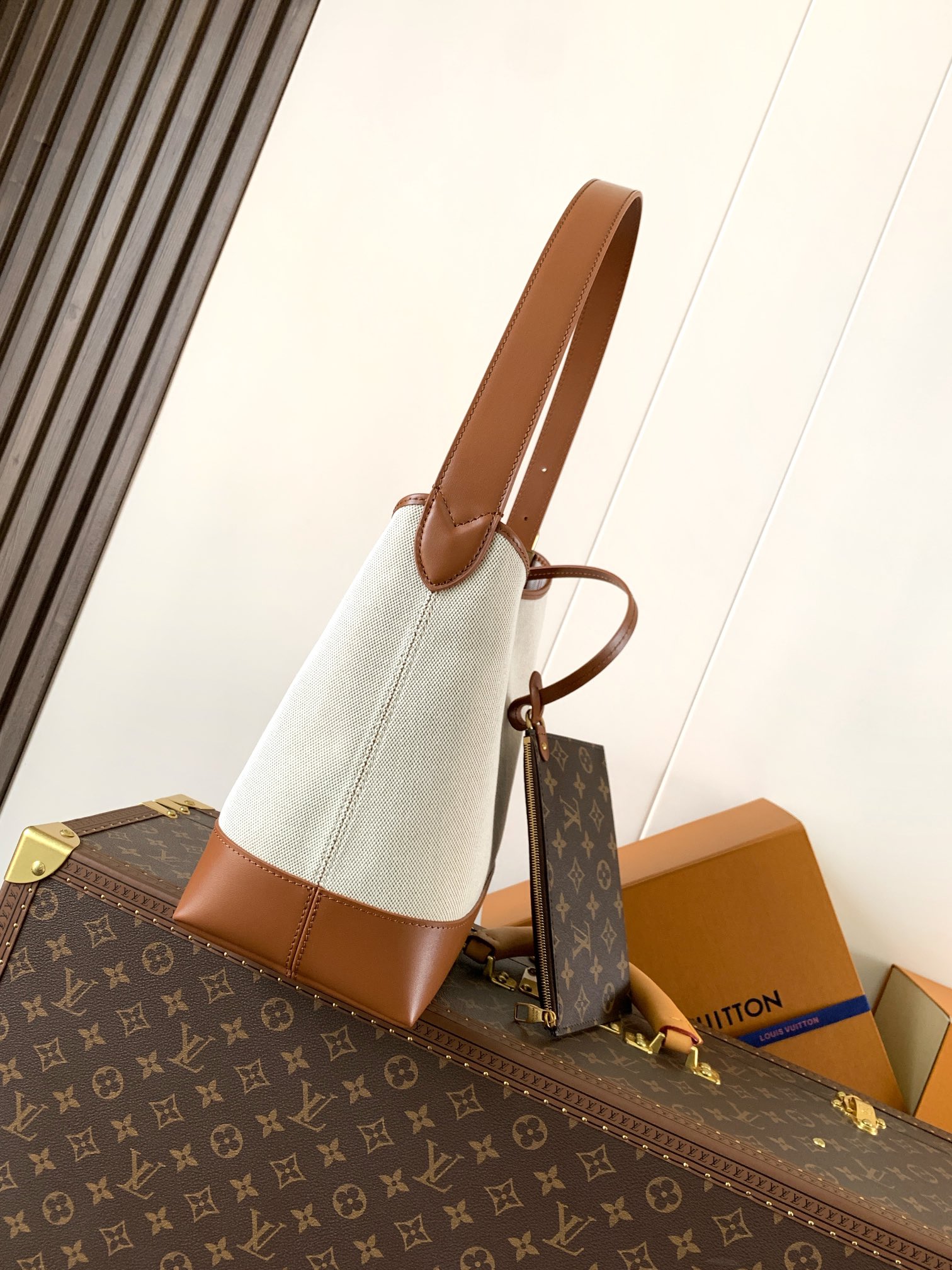 Louis Vuitton Basic Bag Cow Leather M-l