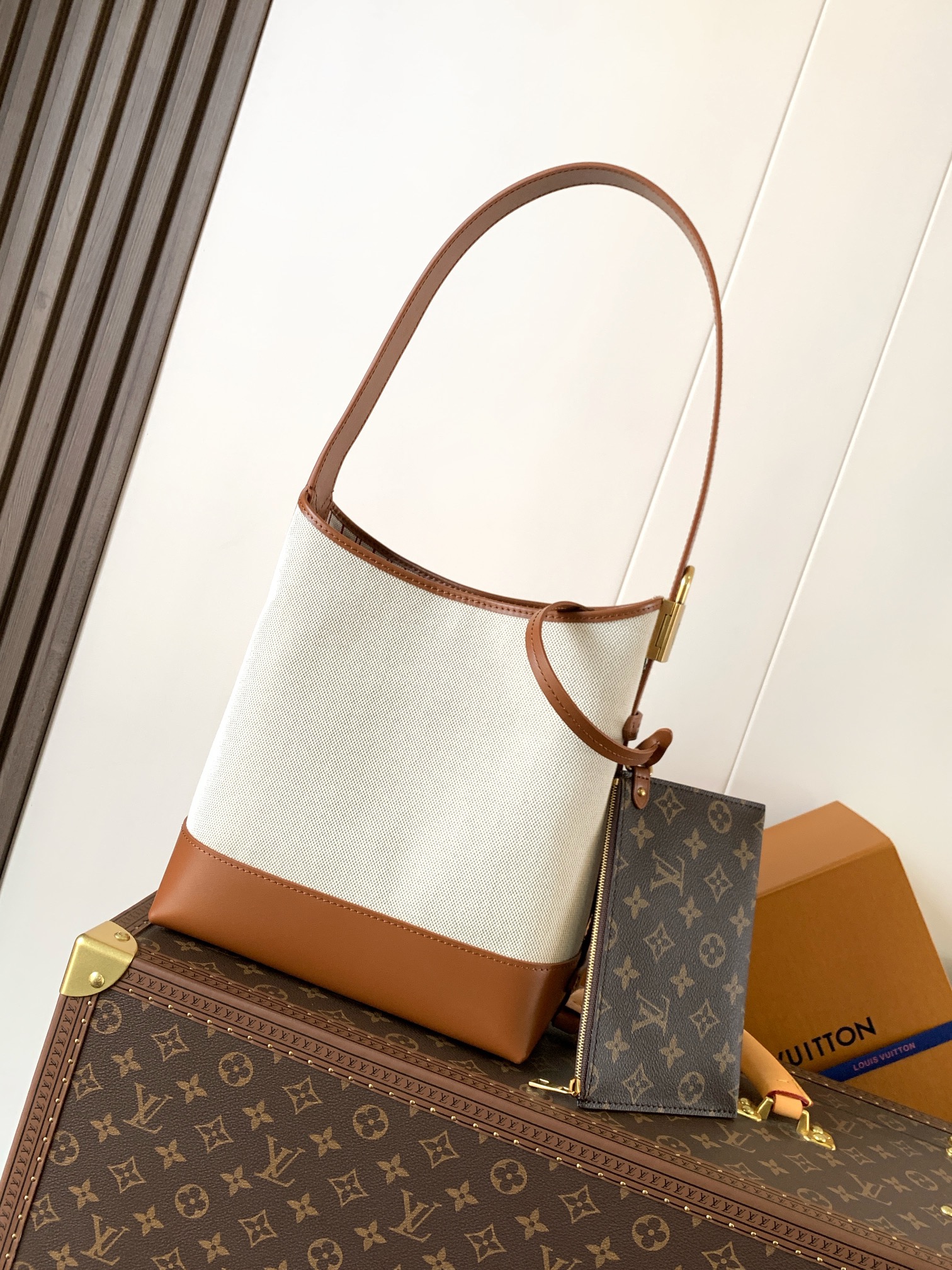 Louis Vuitton Basic Bag Cow Leather M-l
