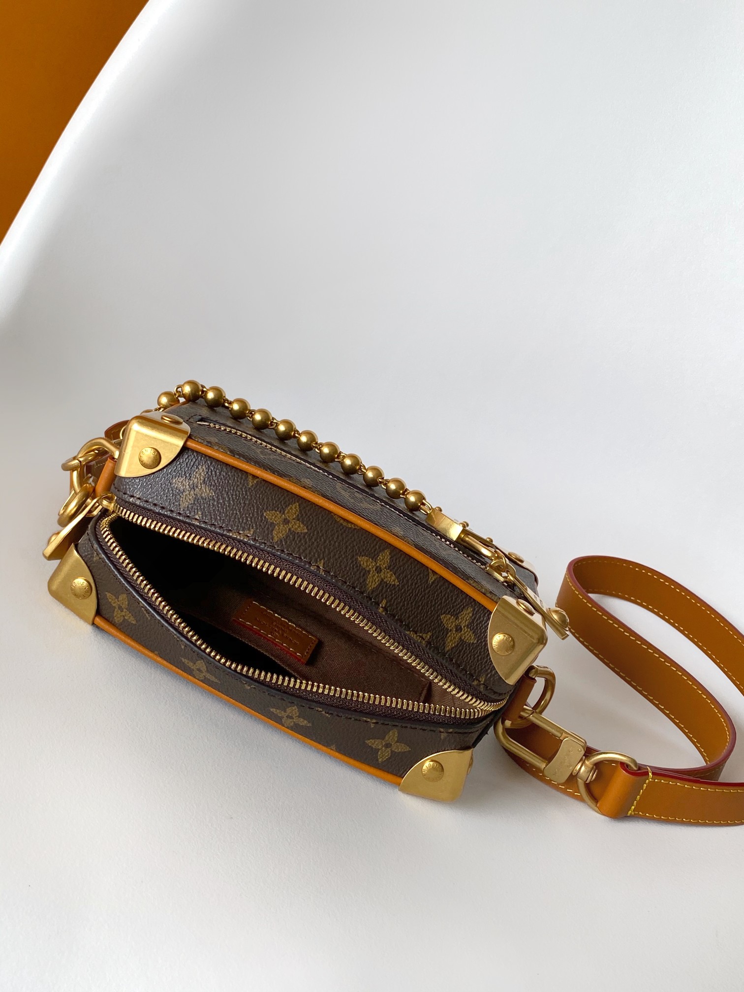 Louis Vuitton Basic Bag Cow Leather M-l-s