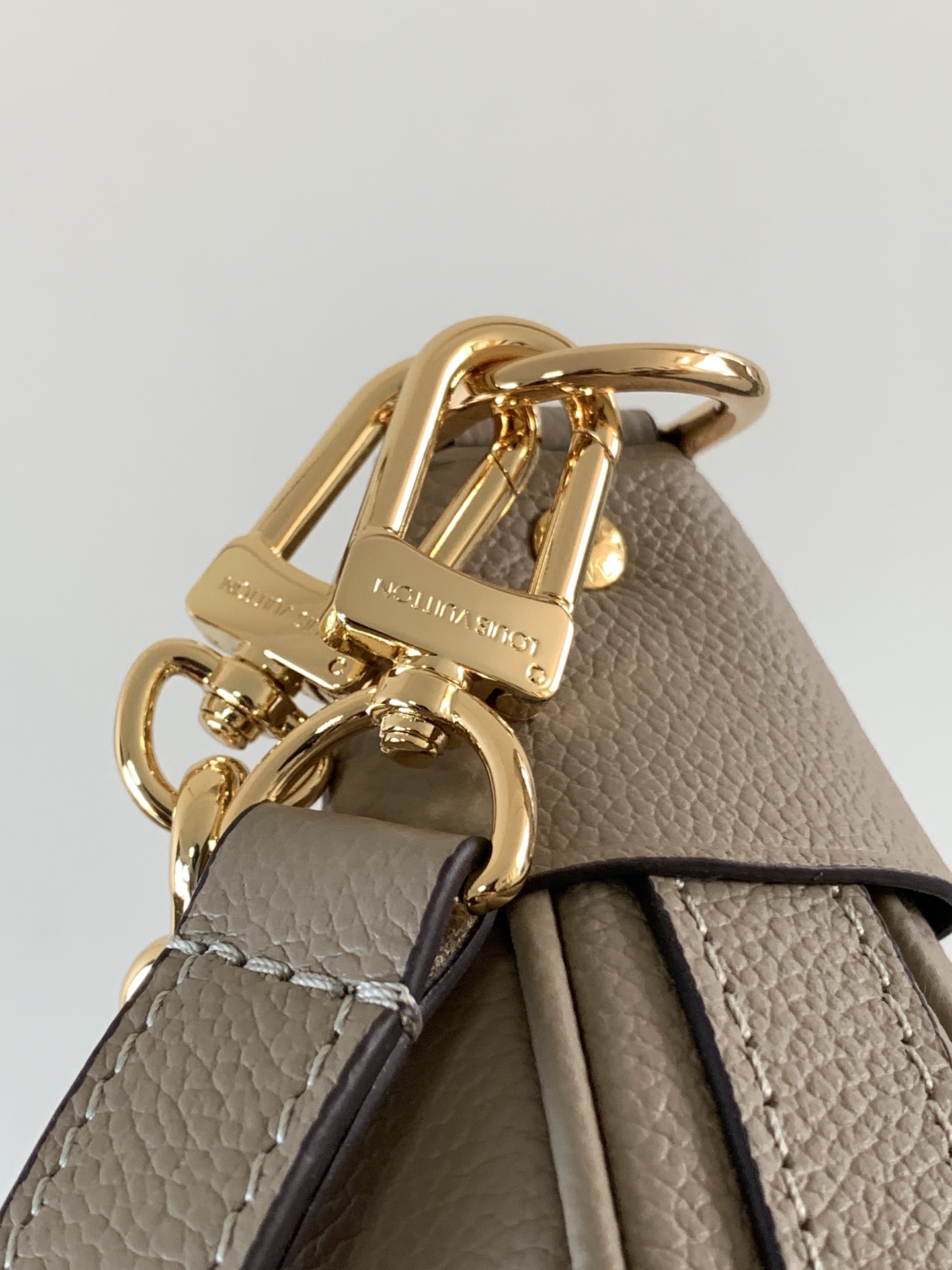 Louis Vuitton Basic Bag Cow Leather Black M-l