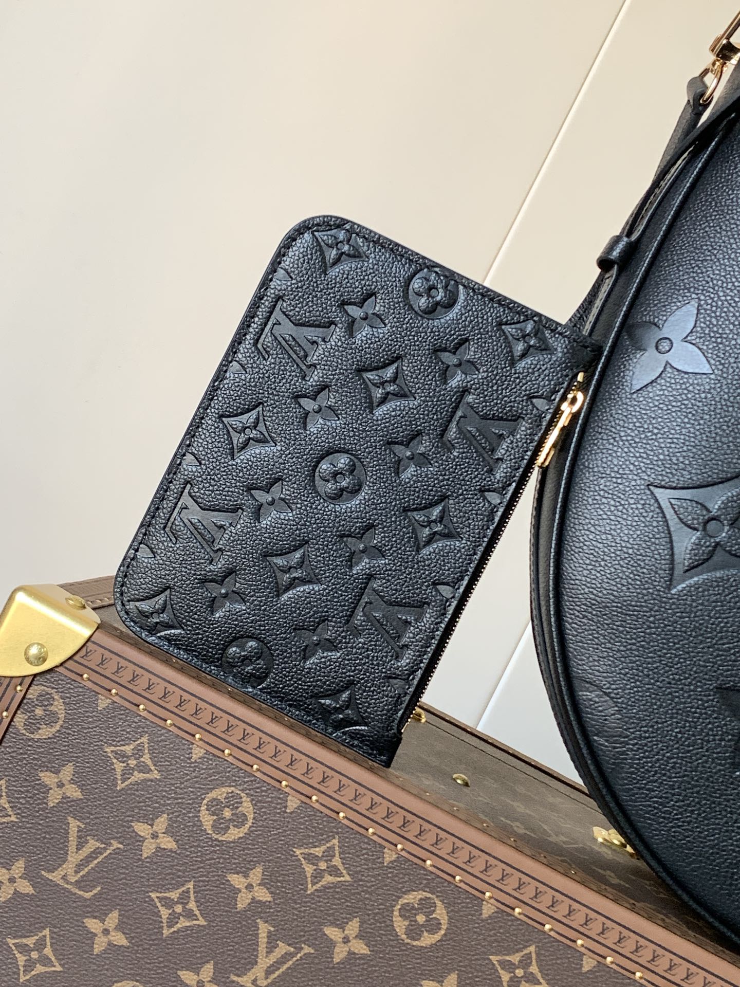 Louis Vuitton Basic Bag Cow Leather Black M-l