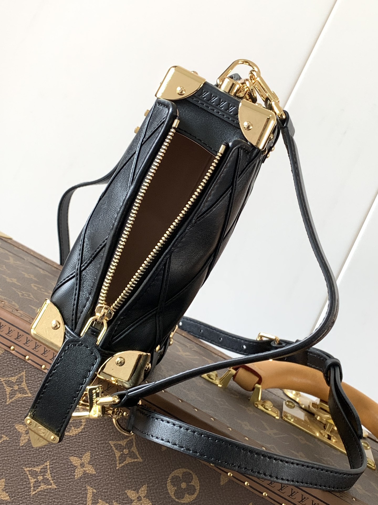 Louis Vuitton Basic Bag Cow Leather Black M-l-s