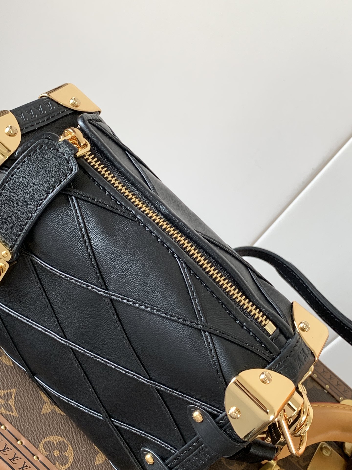 Louis Vuitton Basic Bag Cow Leather Black M-l-s