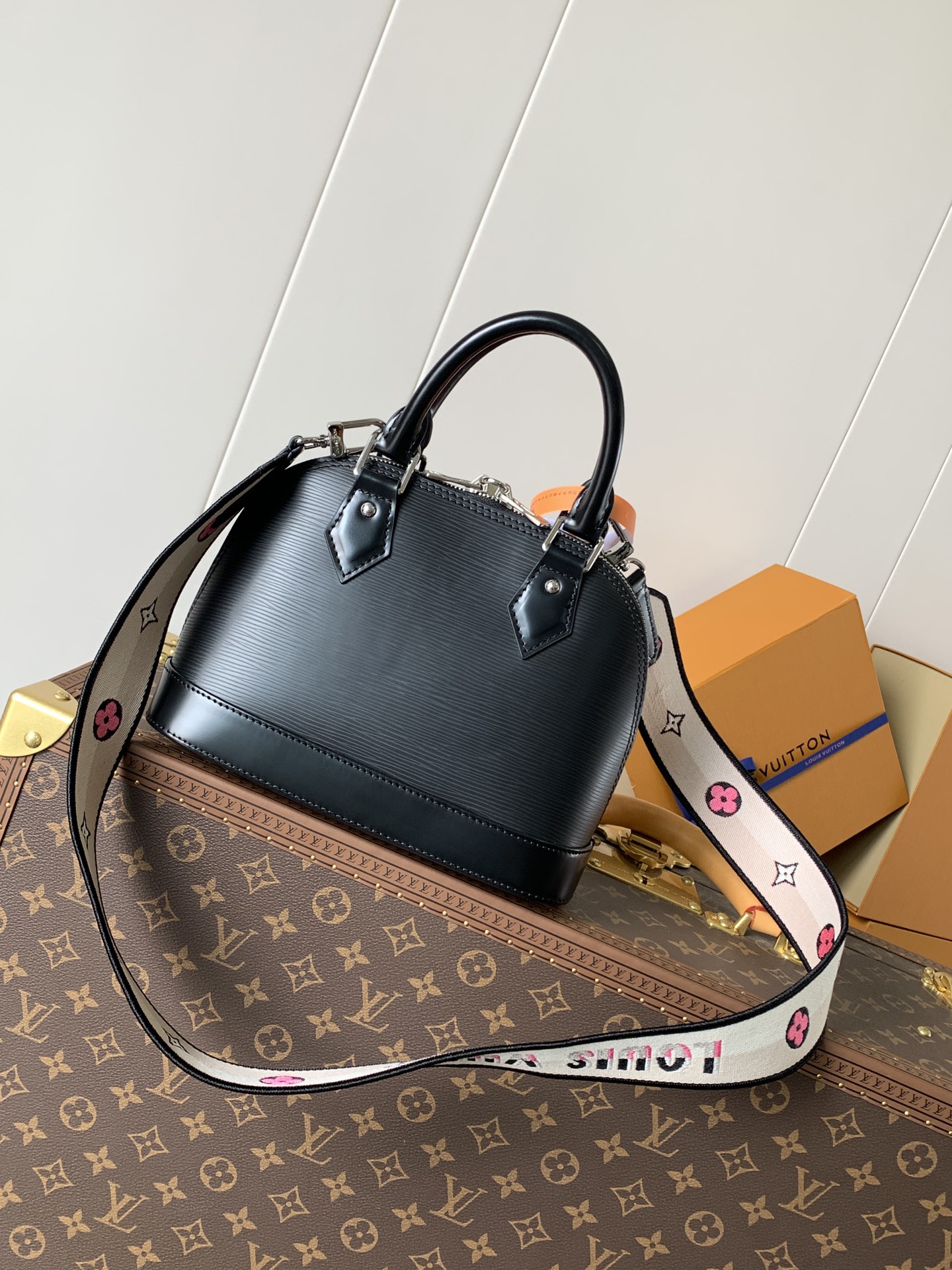 Louis Vuitton Basic Bag Cow Leather Black M-l