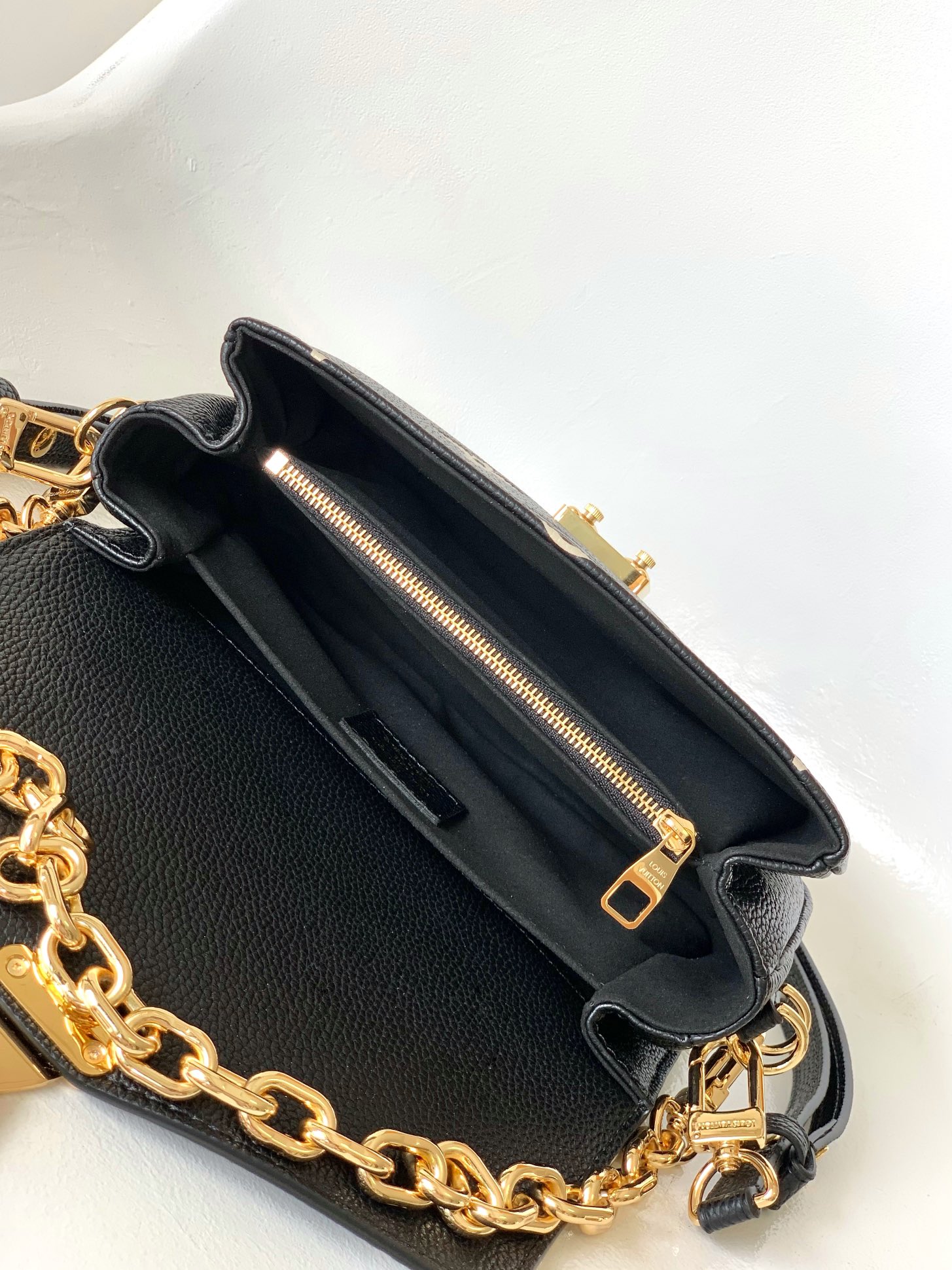 Louis Vuitton Basic Bag Cow Leather Black M-l-s