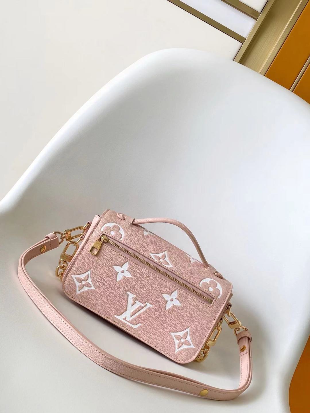 Louis Vuitton Basic Bag Cow Leather Black M-l-s