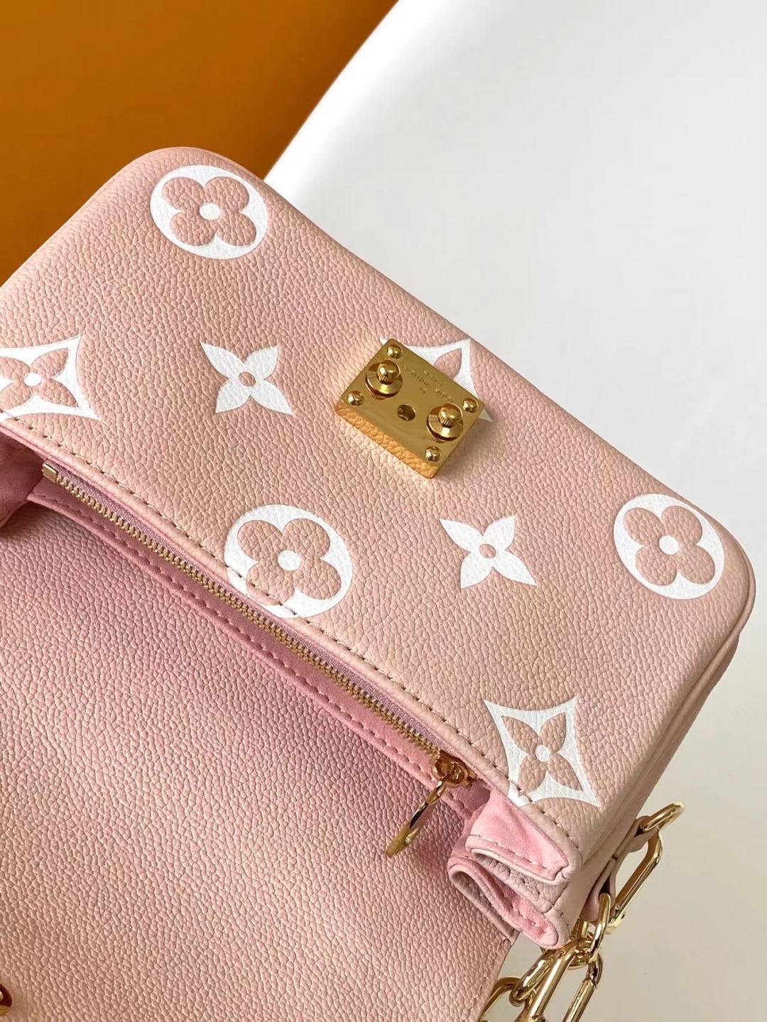 Louis Vuitton Basic Bag Cow Leather Black M-l-s