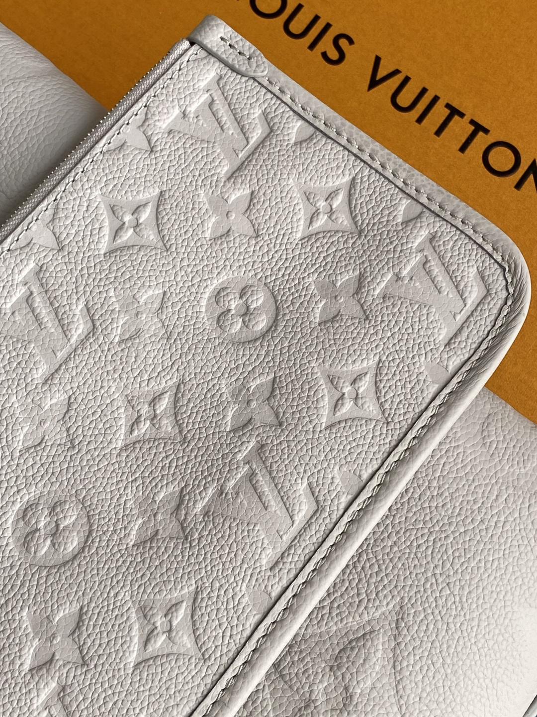 Louis Vuitton Clutch Bag White M-l