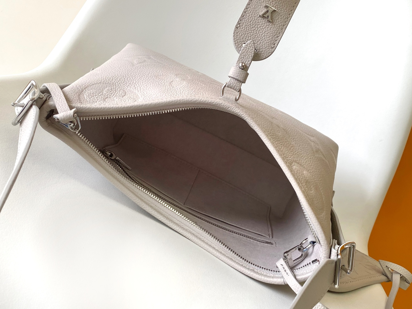 Louis Vuitton Clutch Bag White M-l