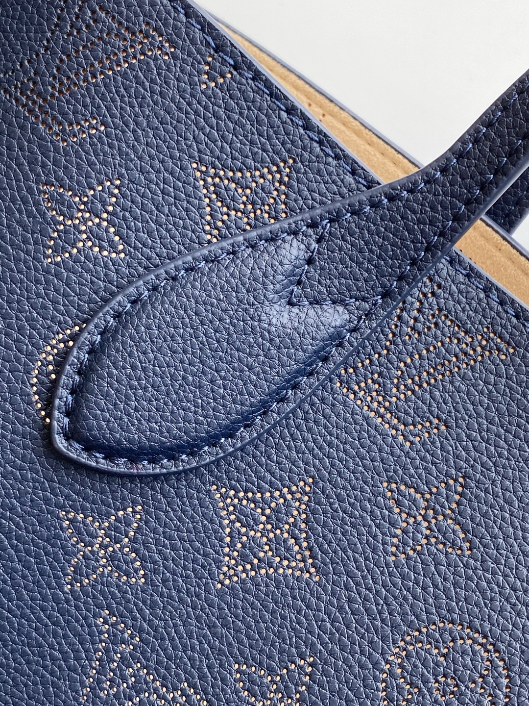 Louis Vuitton Basic Bag Cow Leather Black M-l-s