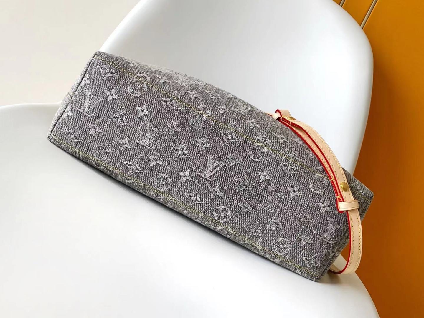 Louis Vuitton Basic Bag Cow Leather Black M-s