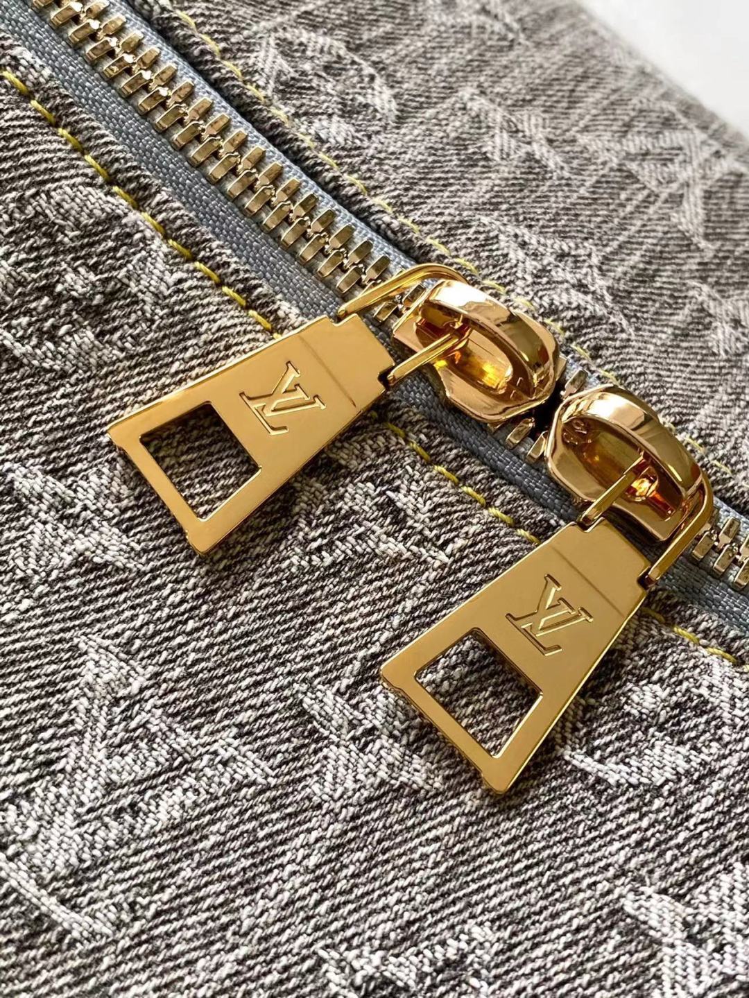 Louis Vuitton Basic Bag Cow Leather Black M-s