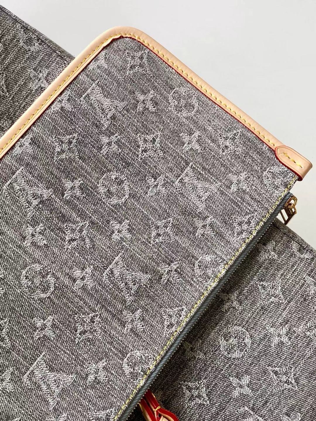 Louis Vuitton Basic Bag Cow Leather Black M-s