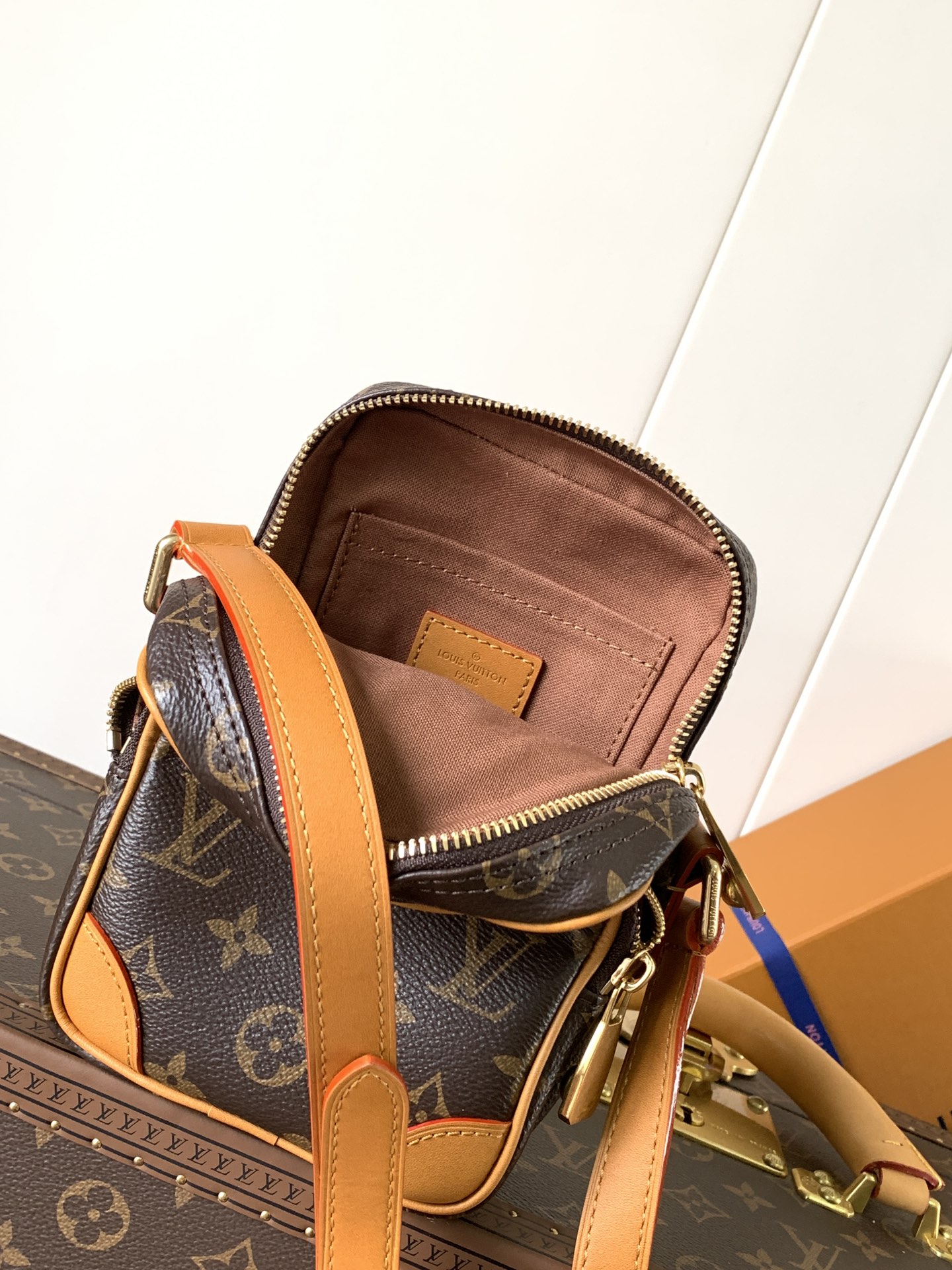 Louis Vuitton Crossbody Bag Cow Leather M-l-s