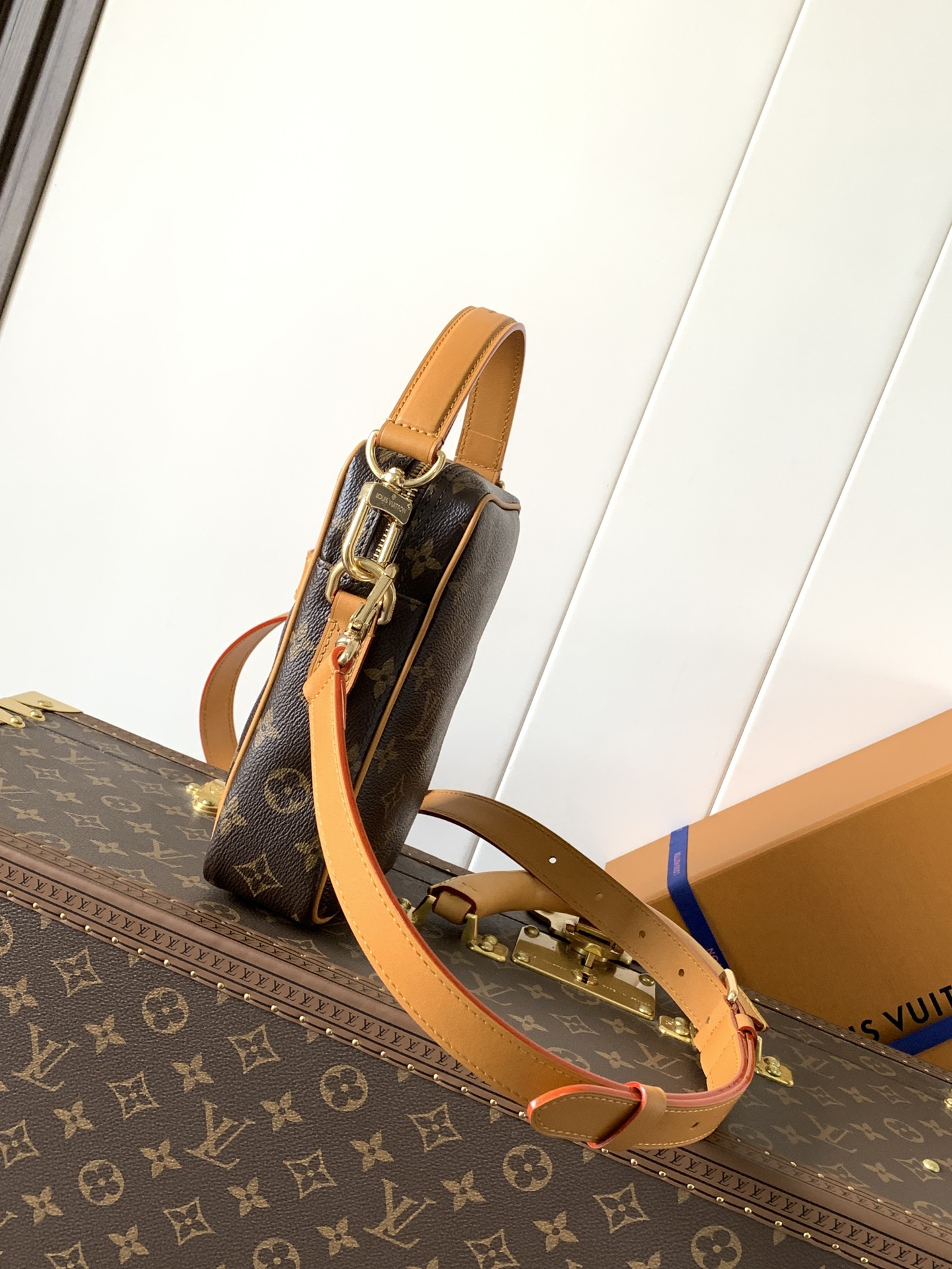 Louis Vuitton Crossbody Bag Cow Leather M