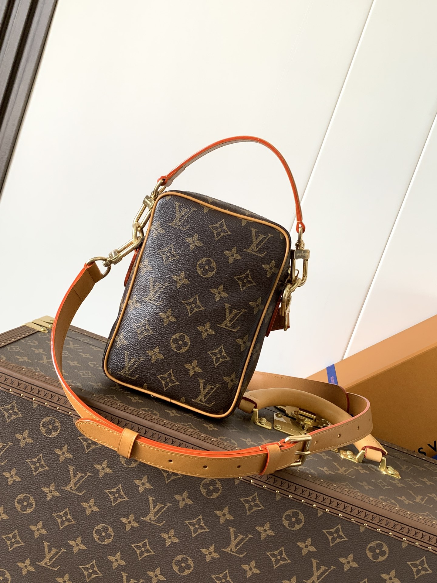 Louis Vuitton Crossbody Bag Cow Leather M