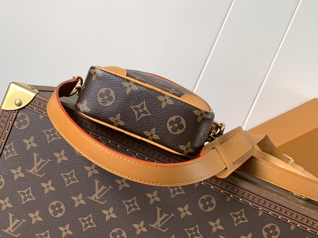 Louis Vuitton Crossbody Bag Cow Leather M