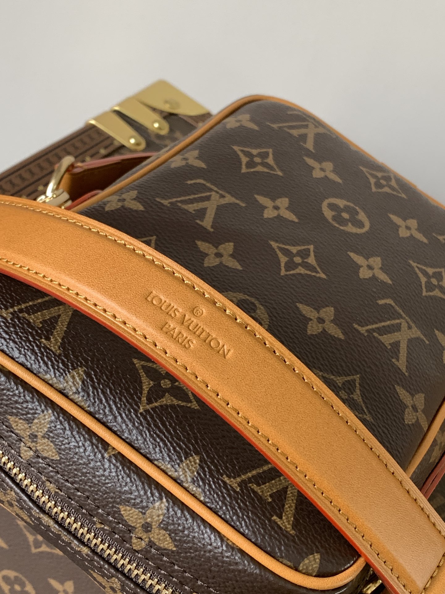 Louis Vuitton Crossbody Bag Cow Leather M