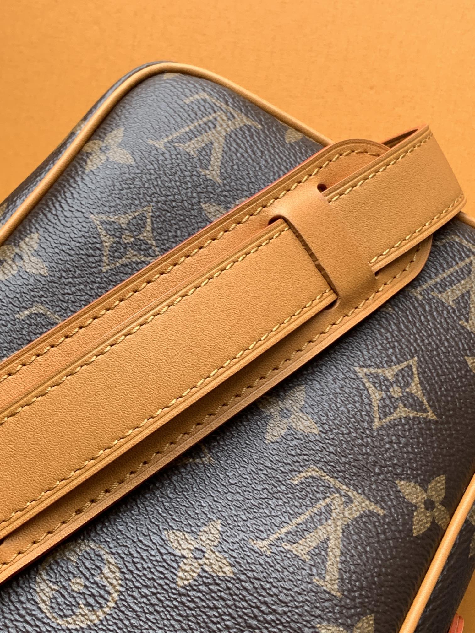 Louis Vuitton Crossbody Bag Cow Leather M