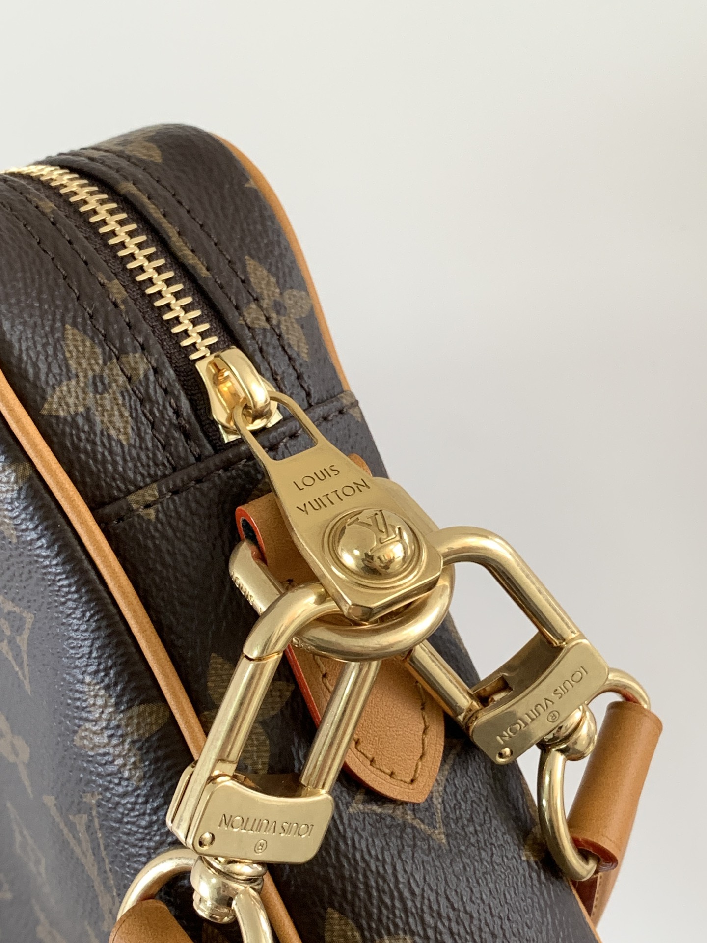Louis Vuitton Crossbody Bag Cow Leather M
