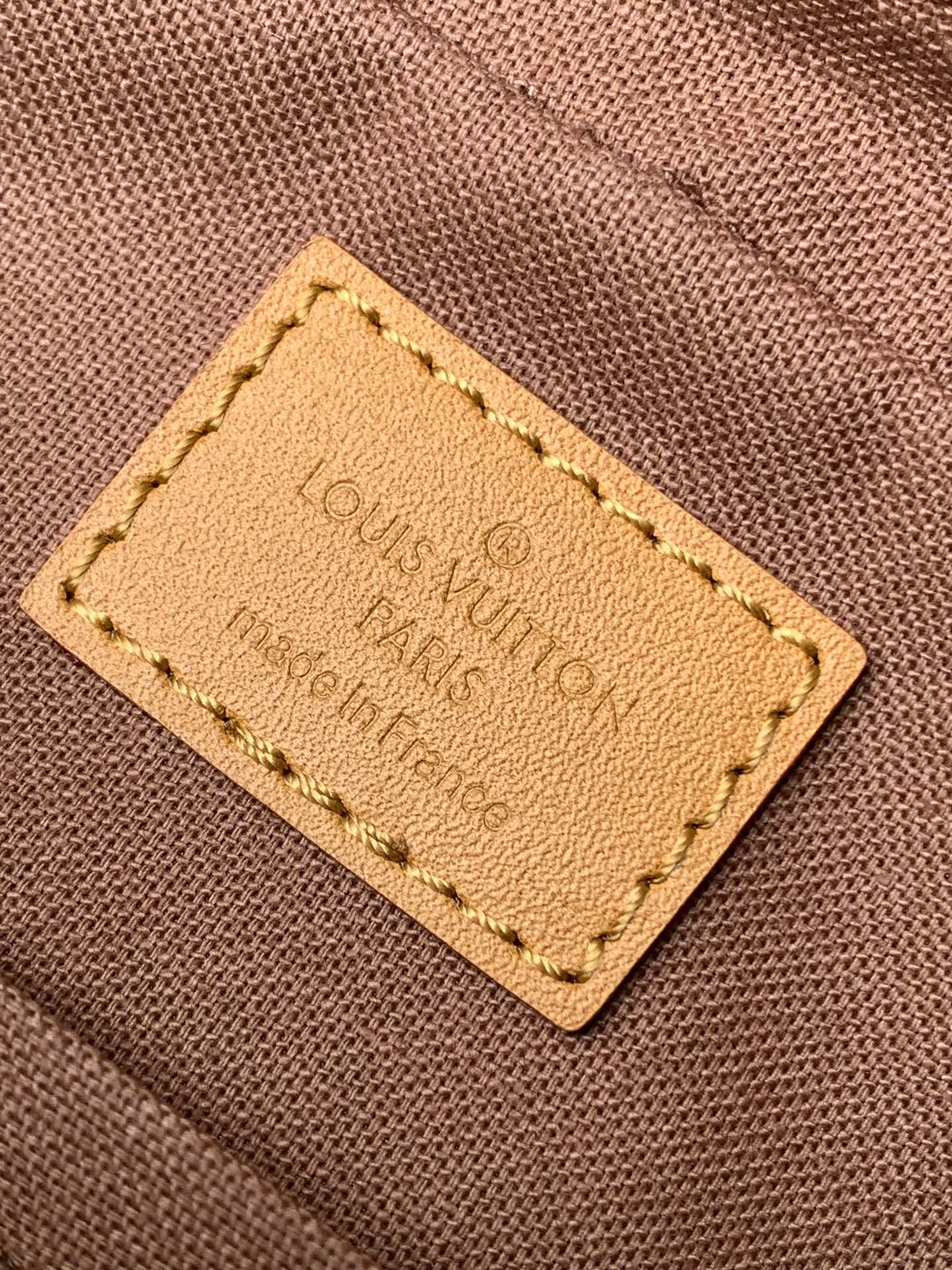 Louis Vuitton Crossbody Bag Cow Leather M