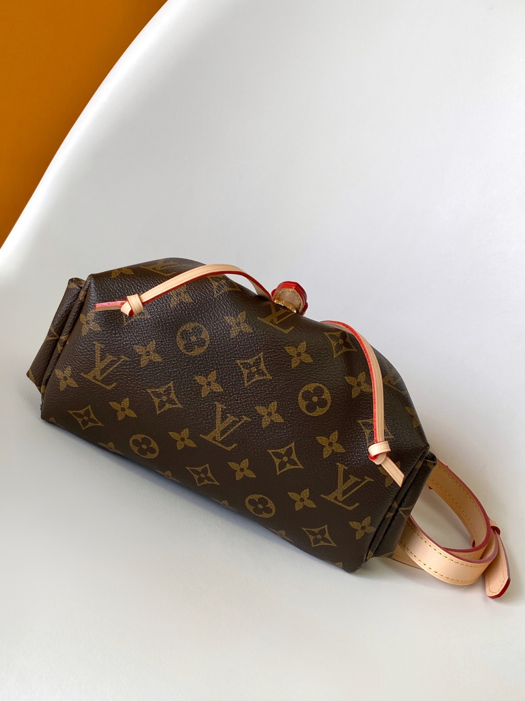 Louis Vuitton Basic Bag Cow Leather M-l-s