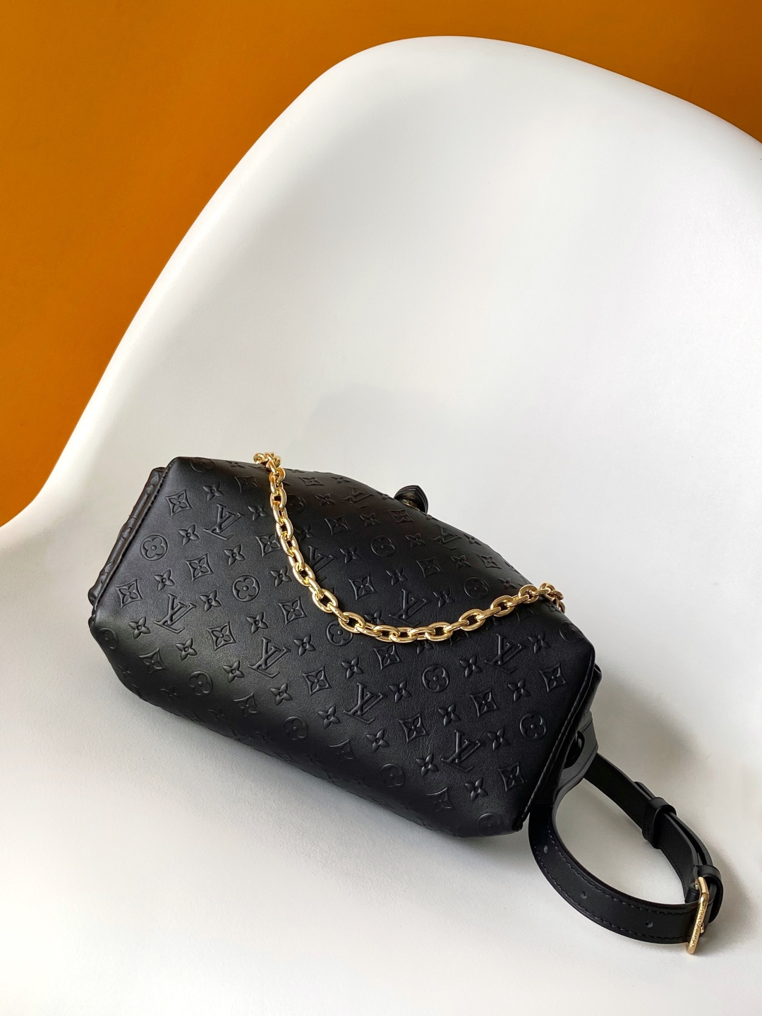 Louis Vuitton Basic Bag Cow Leather M-l-s