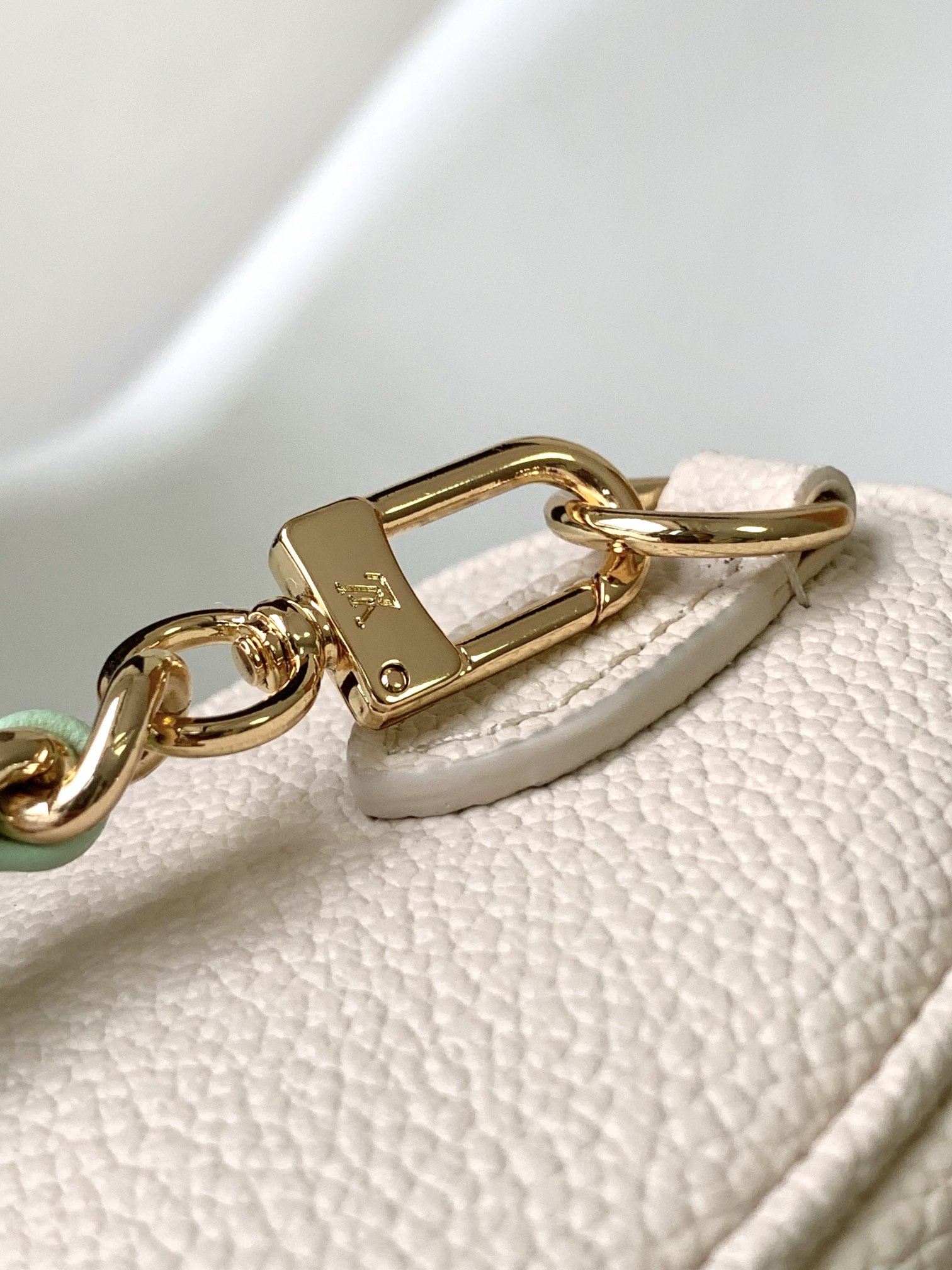 Louis Vuitton Basic Bag Black M-s