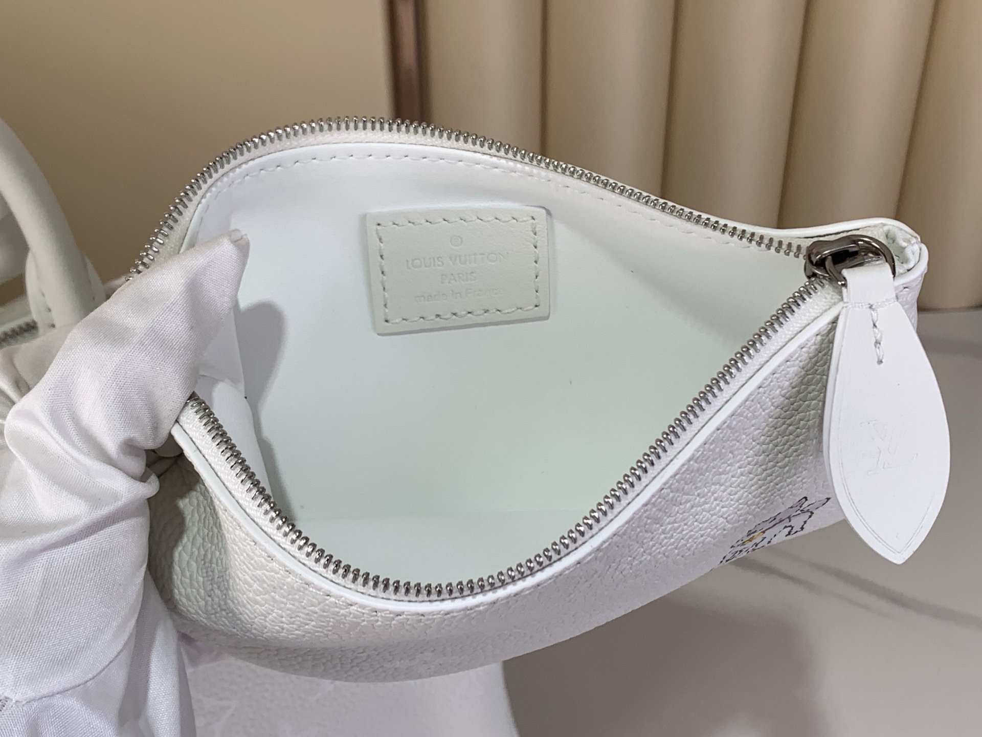 Louis Vuitton Basic Bag Cow Leather White M-s