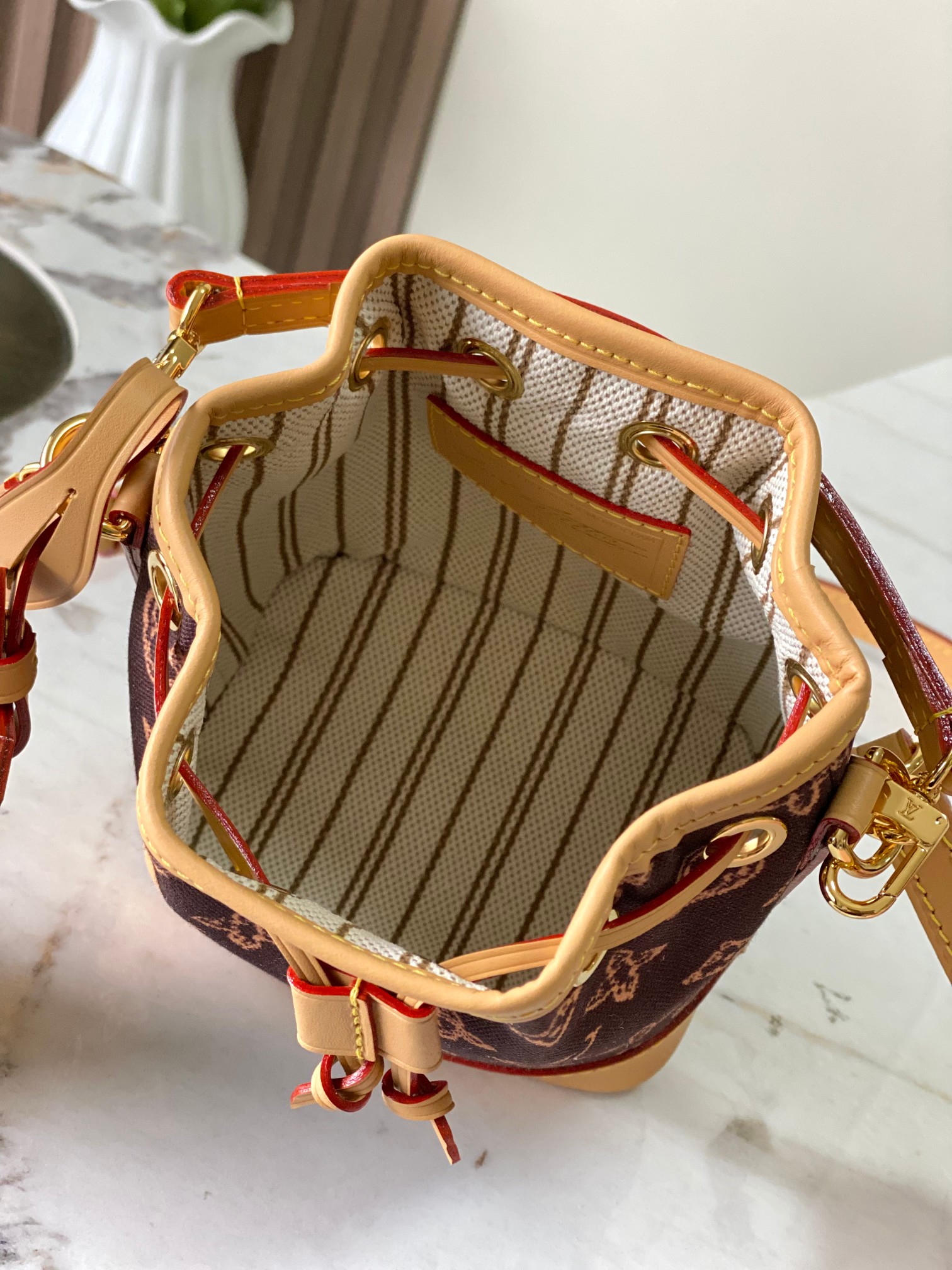 Louis Vuitton Basic Bag Cow Leather M