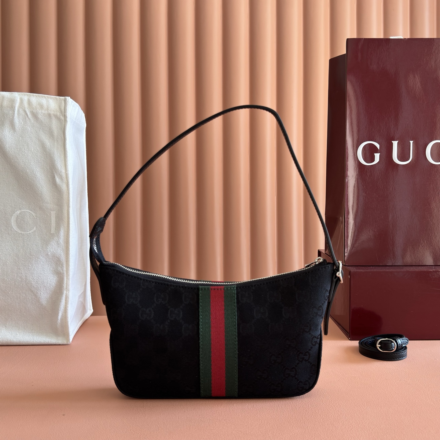 Gucci Basic Bag Canvas Black L