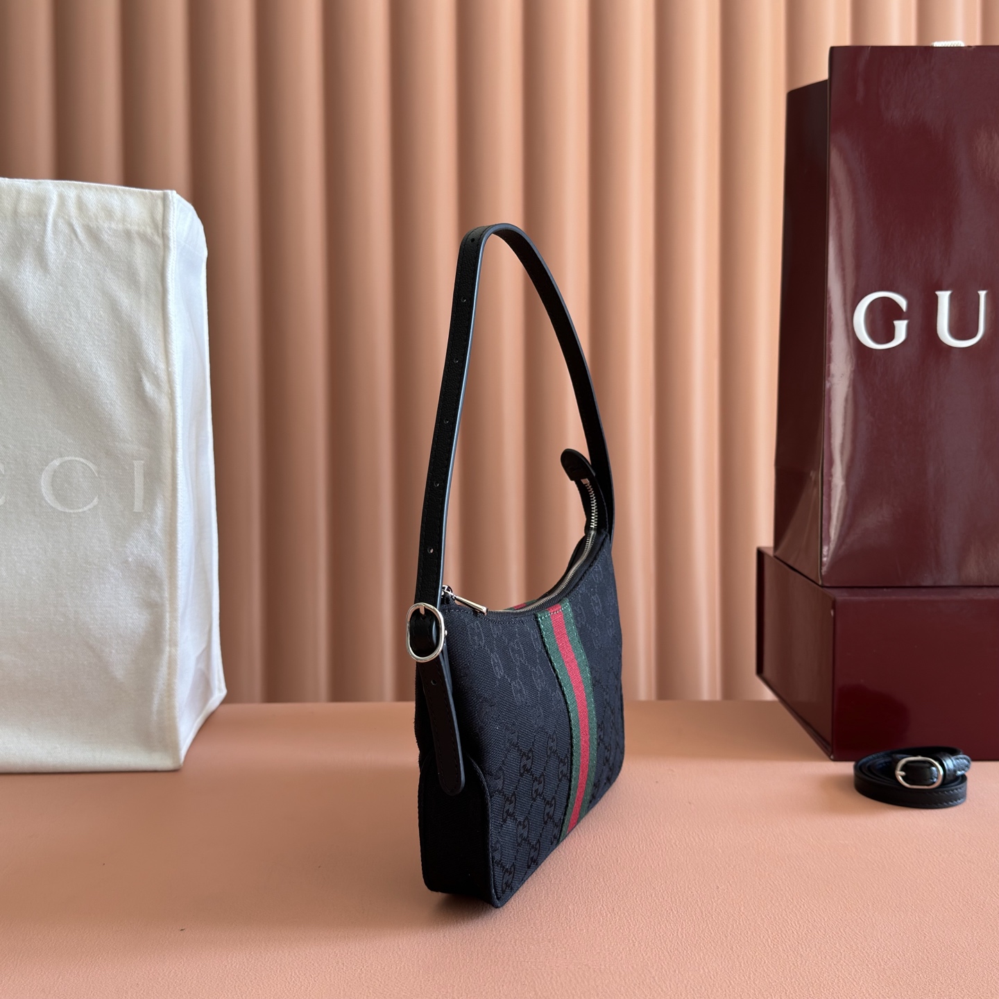 Gucci Basic Bag Canvas Black L