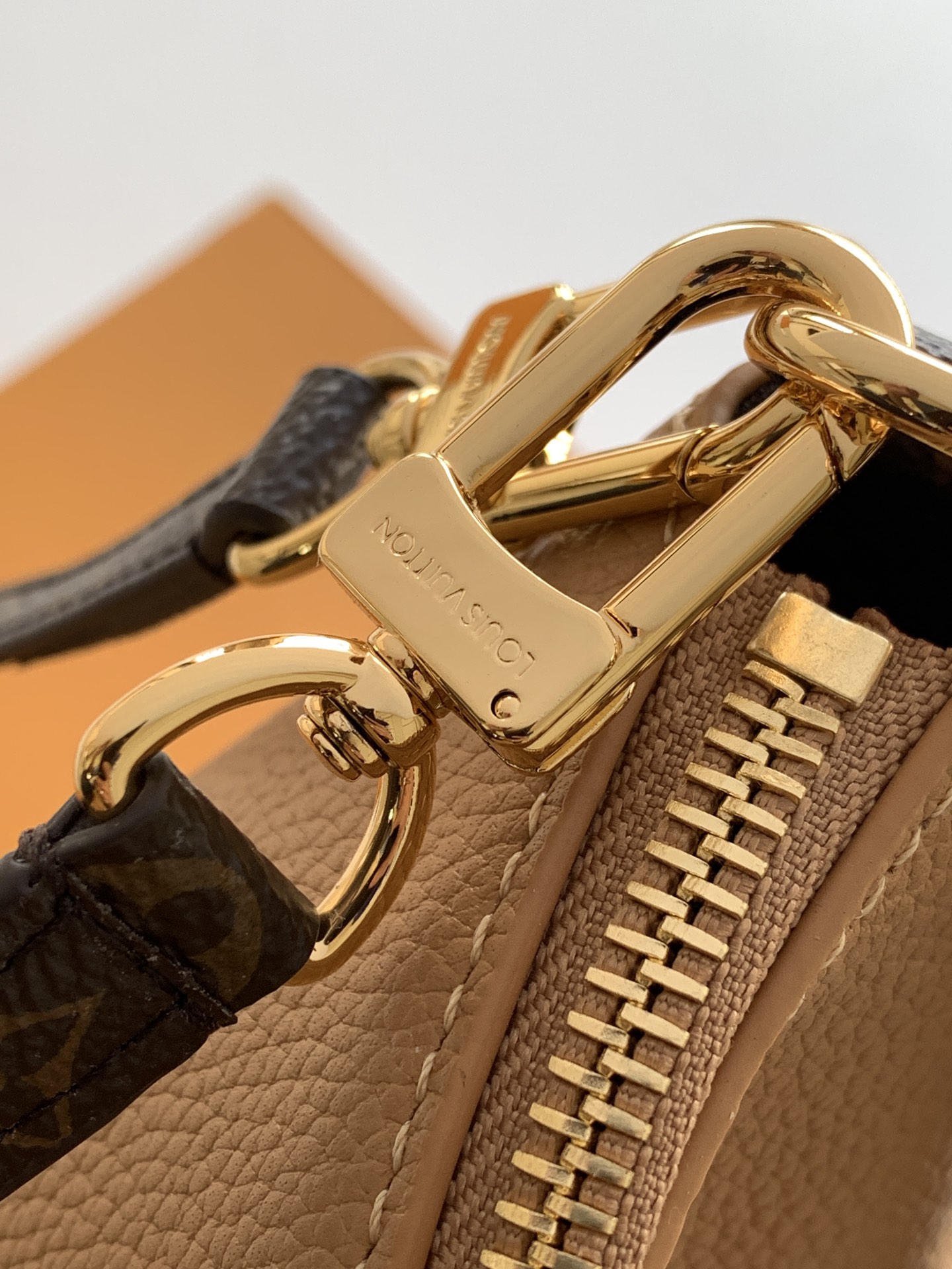 Louis Vuitton Male Basic Bag Cow Leather M-l-s