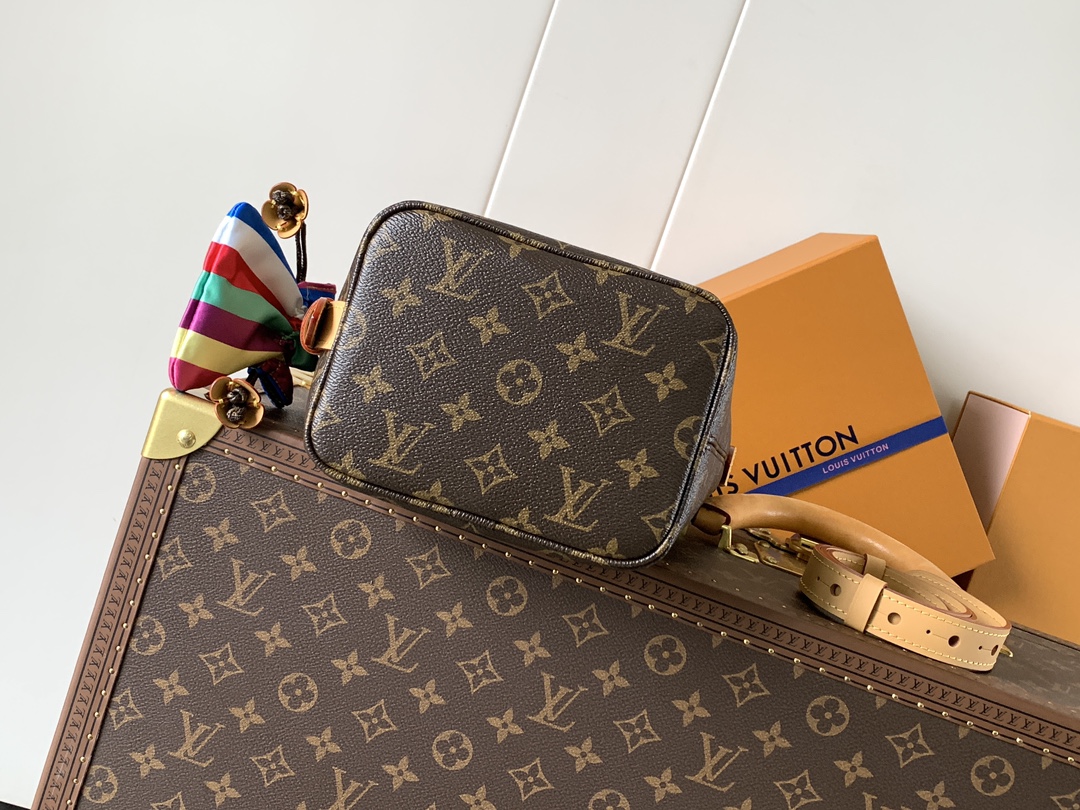 Louis Vuitton Basic Bag Cow Leather Foldable M-l
