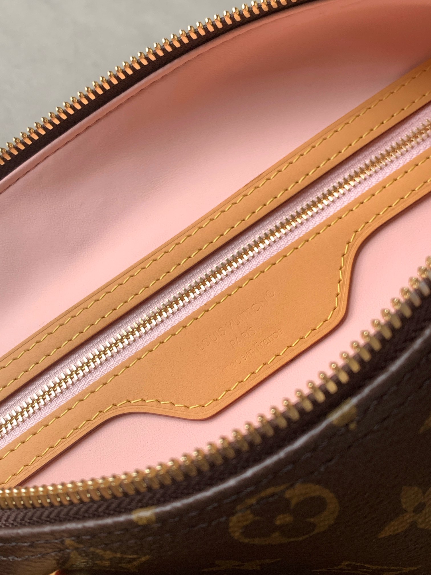 Louis Vuitton Basic Bag Canvas M-l-s