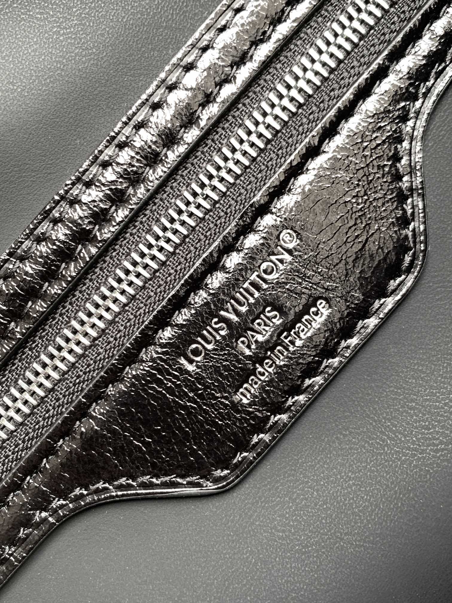 Louis Vuitton Basic Bag Cow Leather M-l-s