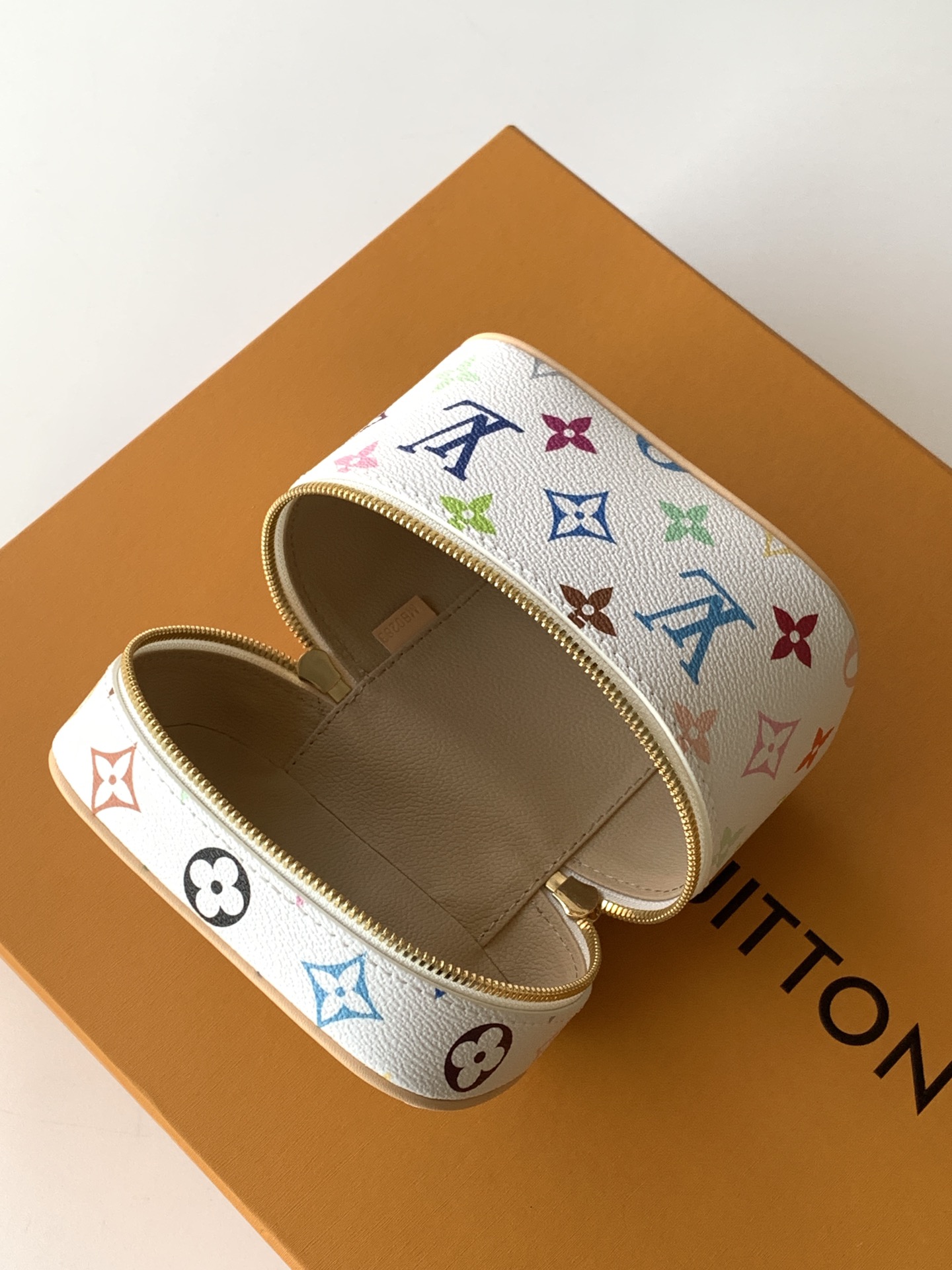 Louis Vuitton Basic Bag Cow Leather M-l