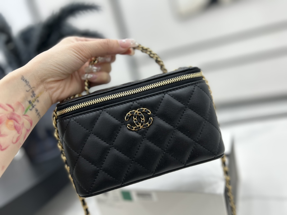 Chanel Crossbody Bag Sheepskin 17cm-l