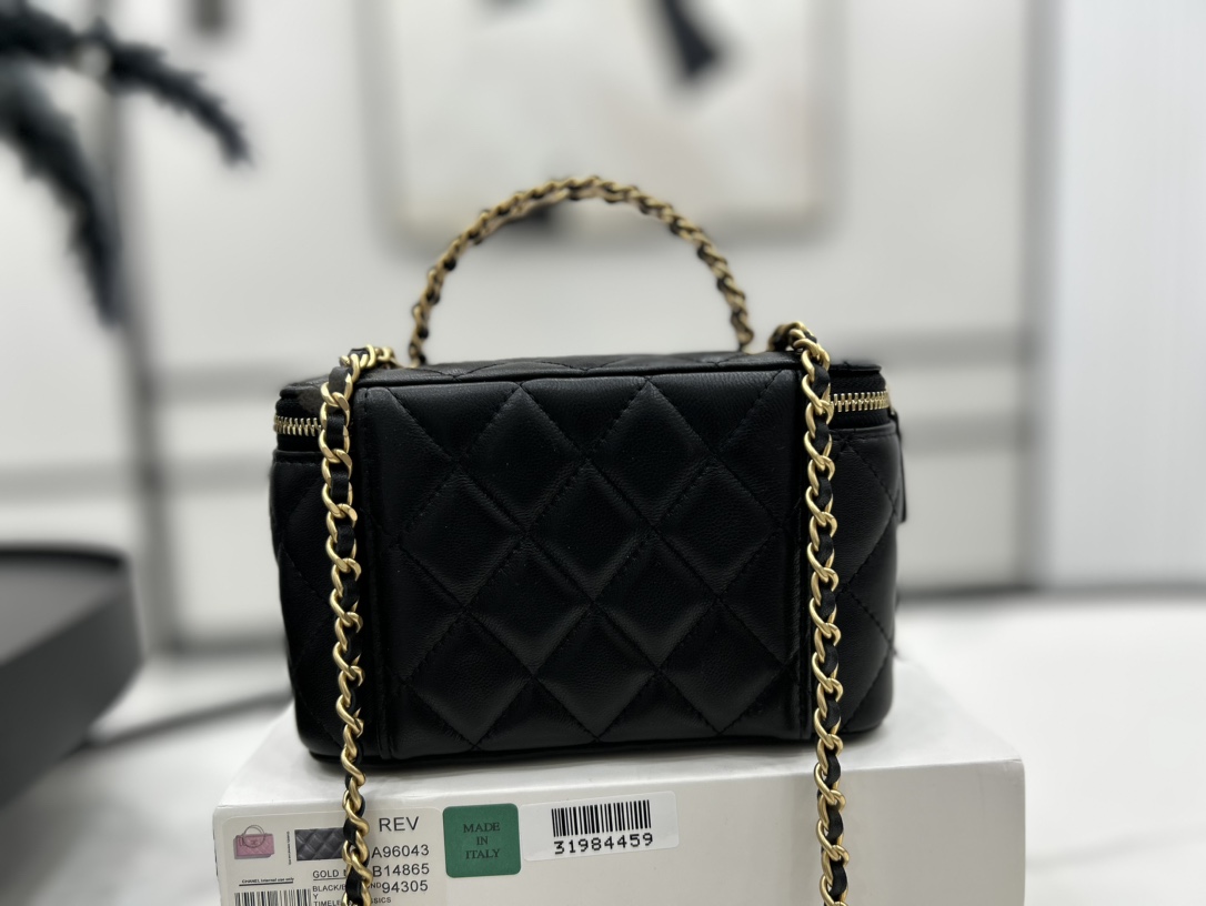 Chanel Crossbody Bag Sheepskin 17cm-l